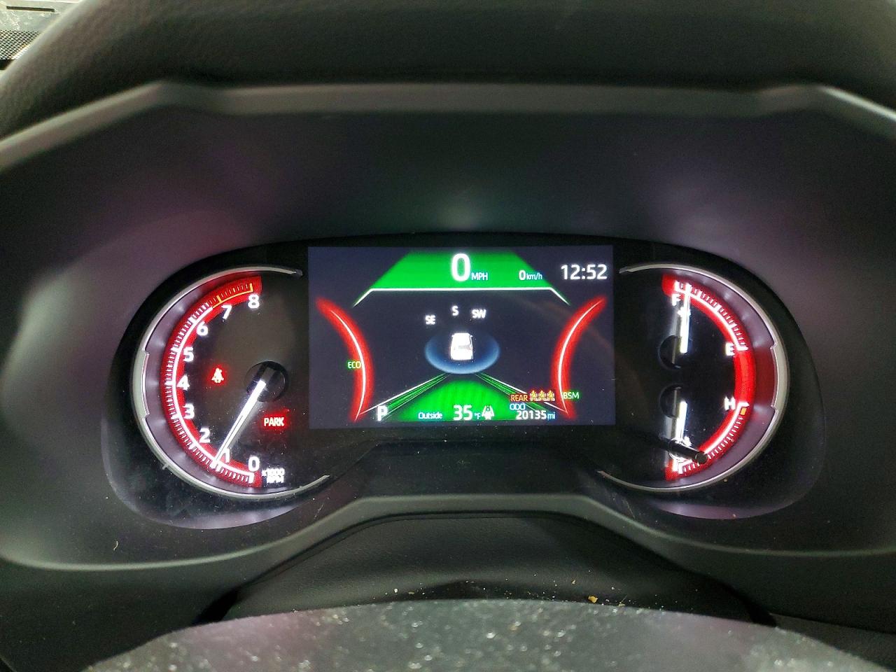 2025 TOYOTA RAV4 XLE photo 9