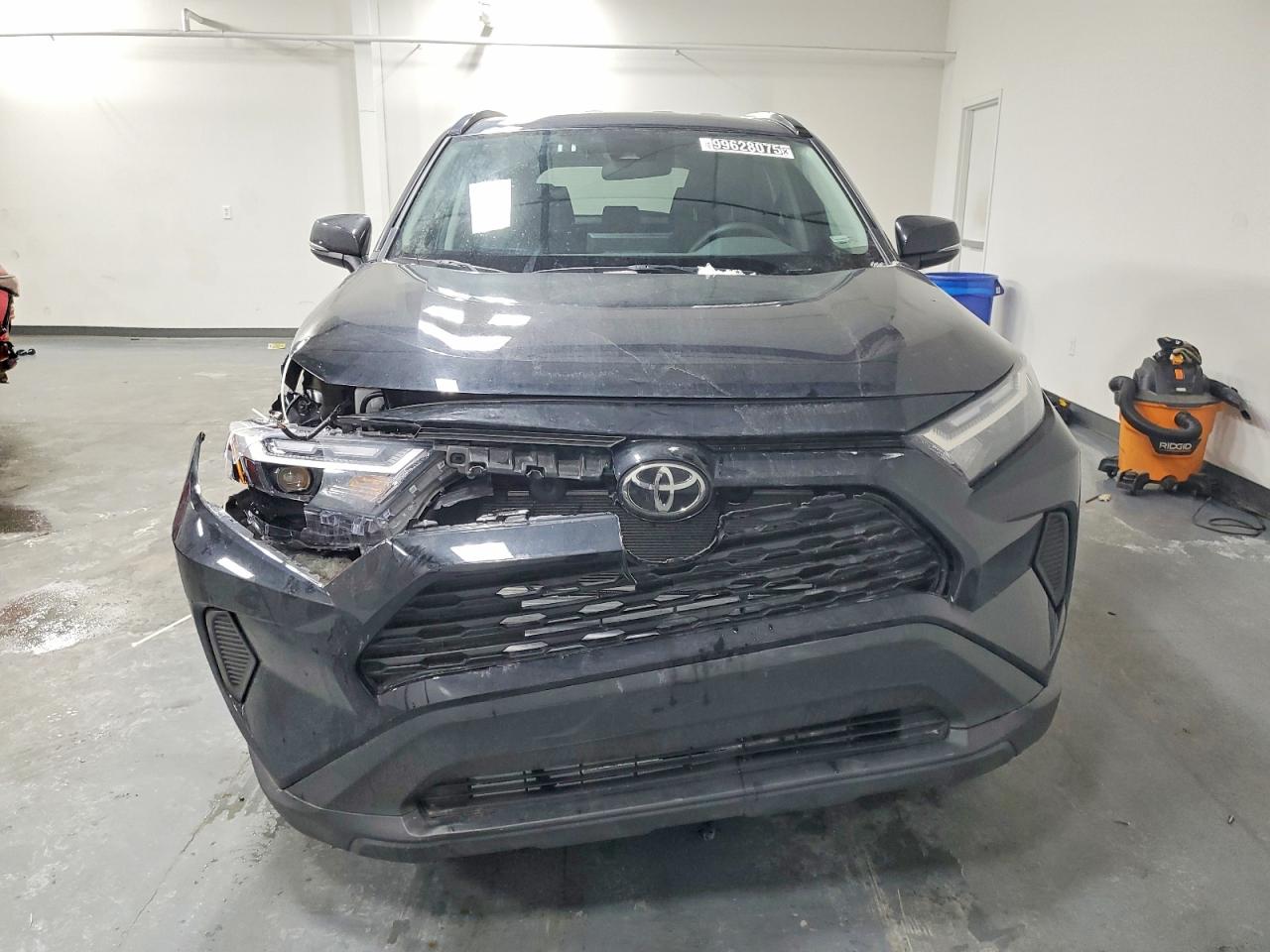 2025 TOYOTA RAV4 XLE photo 5