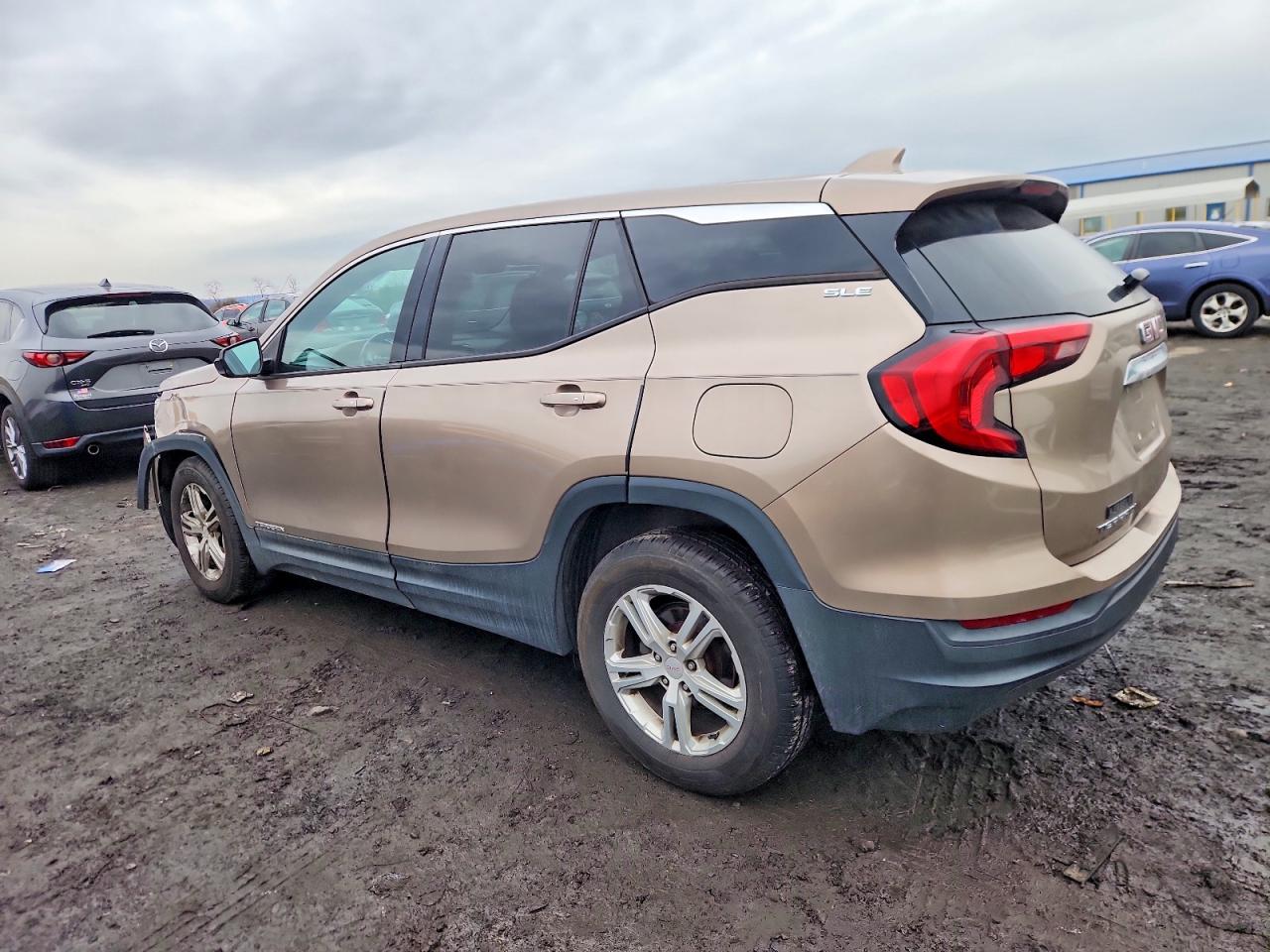 2018 GMC TERRAIN SLE photo 2