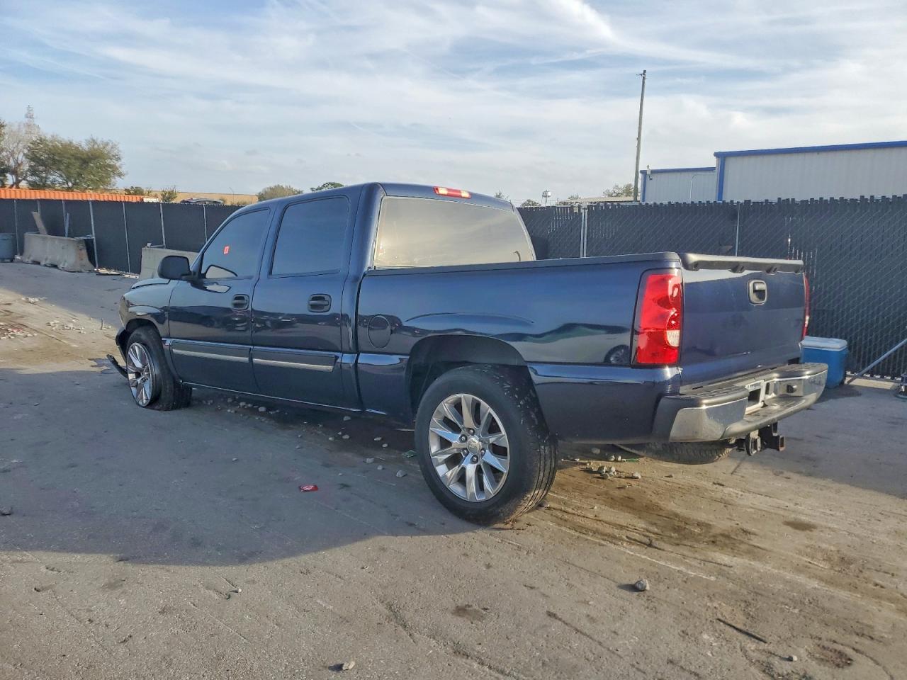 2005 CHEVROLET SILVERADO C1500 photo 2