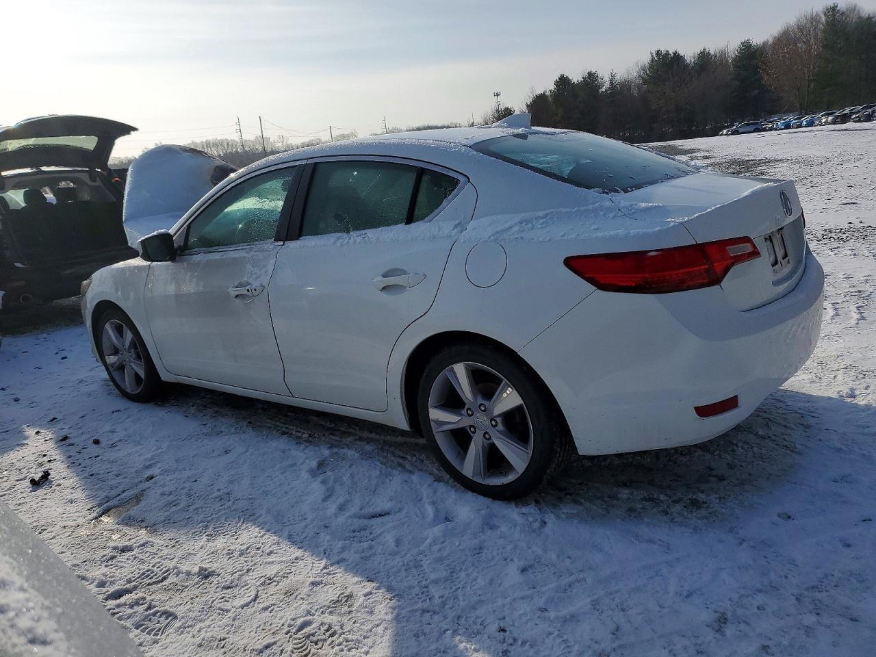 2013 ACURA ILX 20 TECH photo 2
