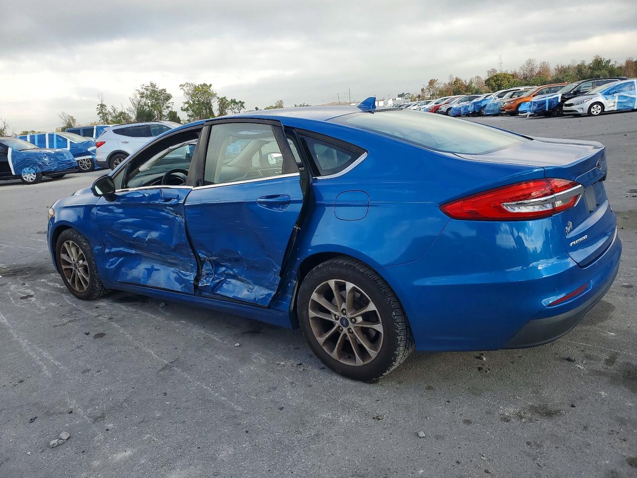 2019 FORD FUSION SE photo 2