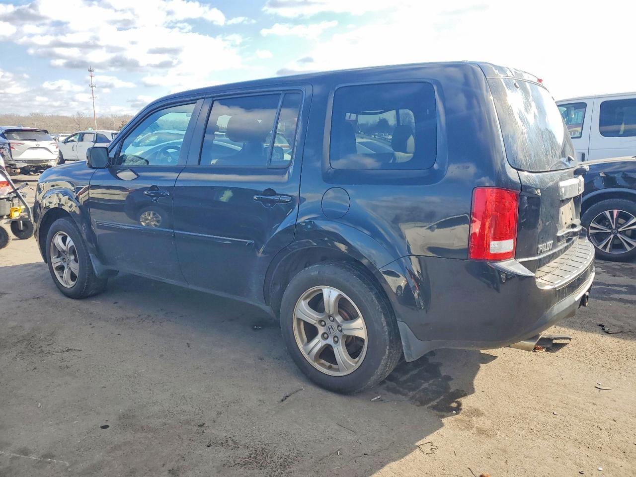 2015 HONDA PILOT EX photo 2