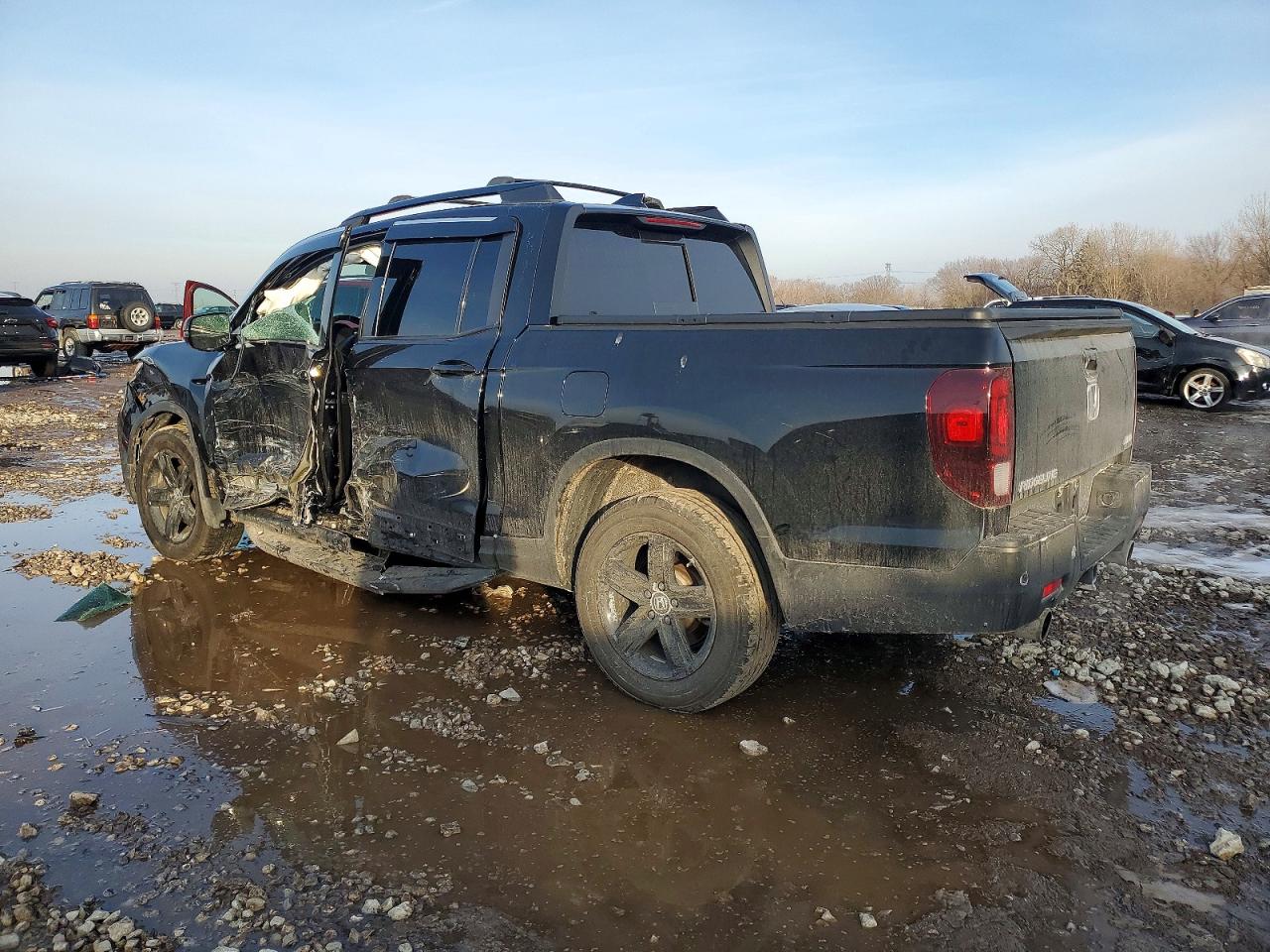 2021 HONDA RIDGELINE BLACK EDITION photo 2