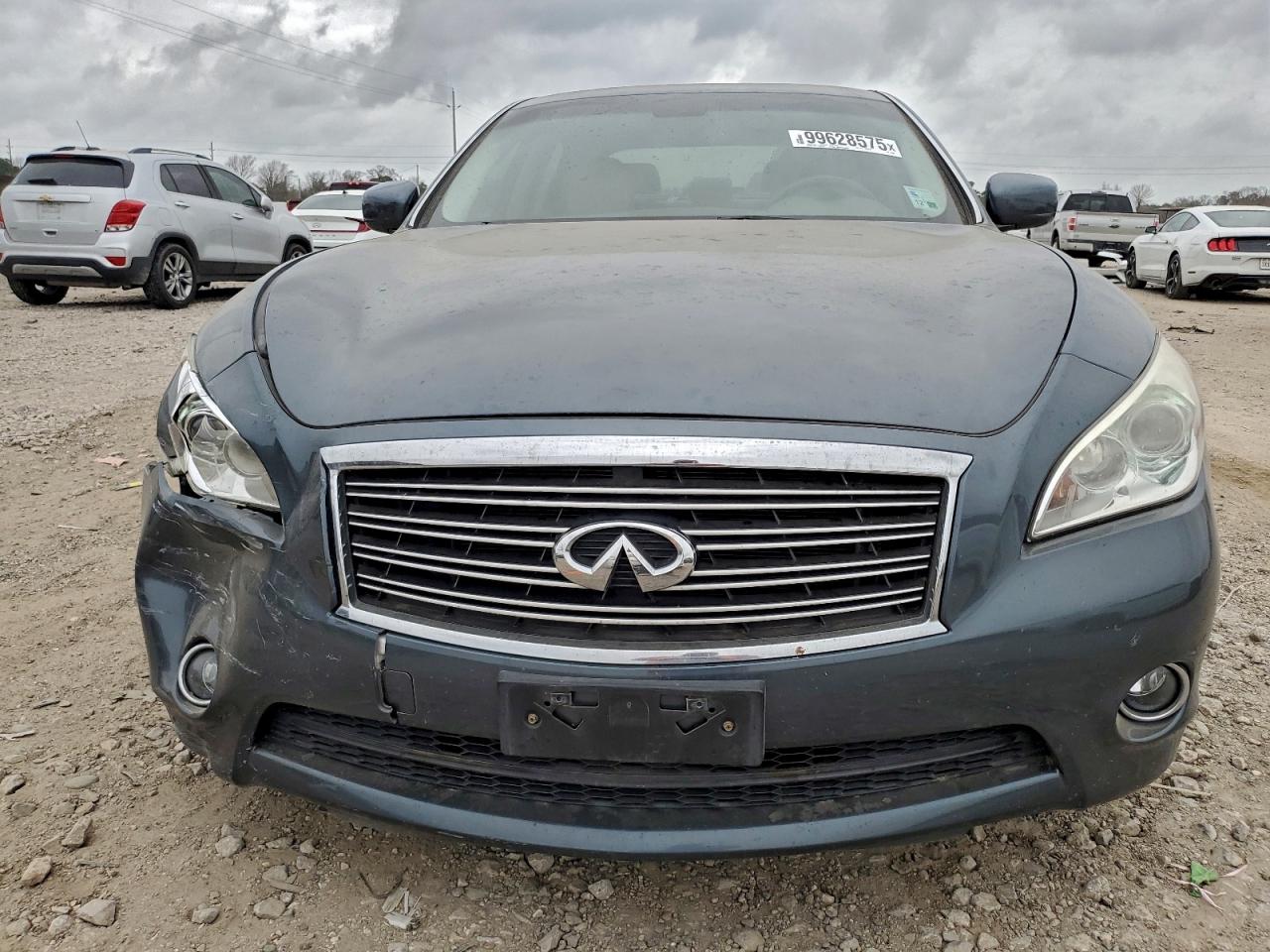 2012 INFINITI M37 photo 5