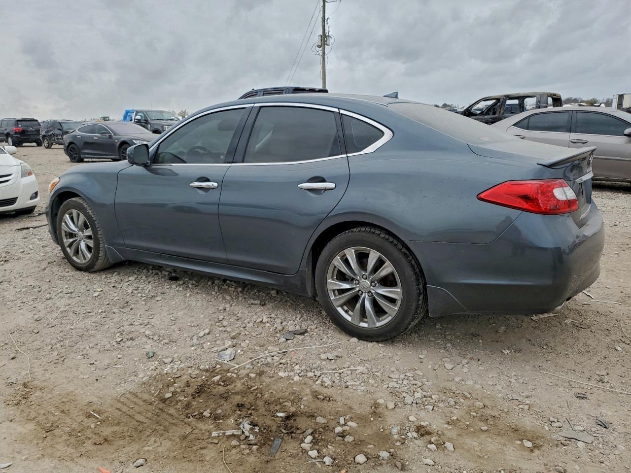 2012 INFINITI M37 photo 2