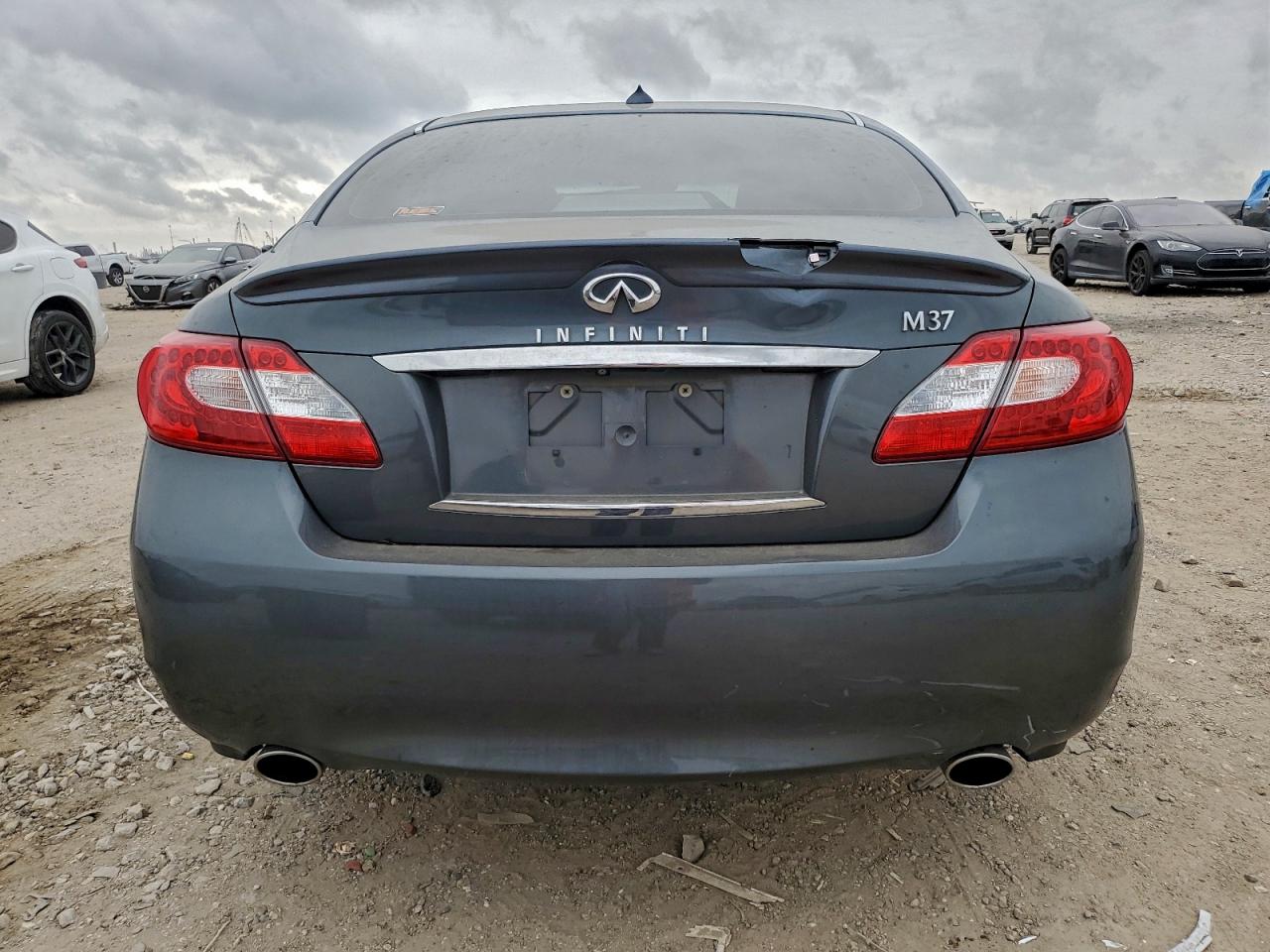2012 INFINITI M37 photo 6