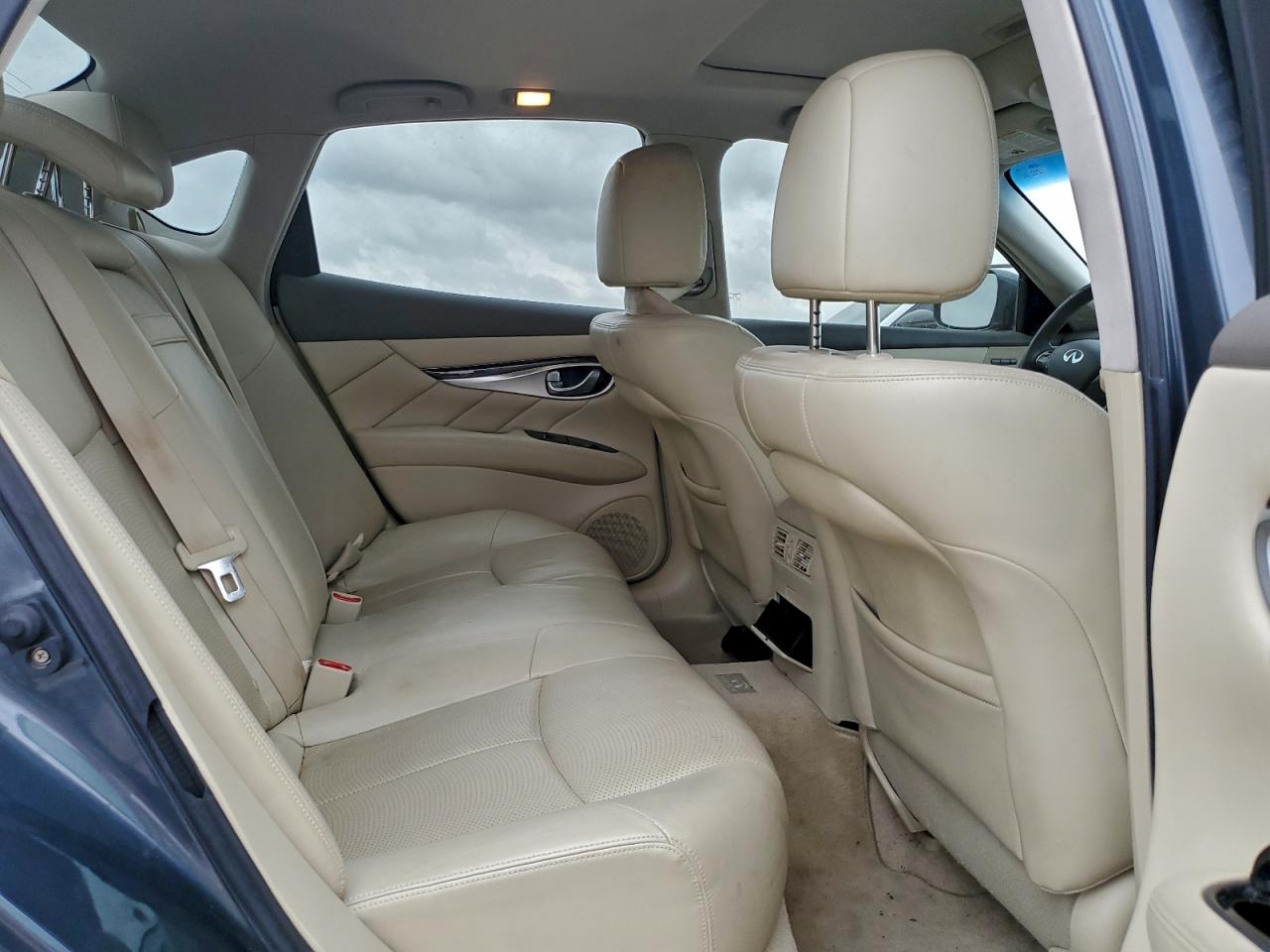 2012 INFINITI M37 photo 10