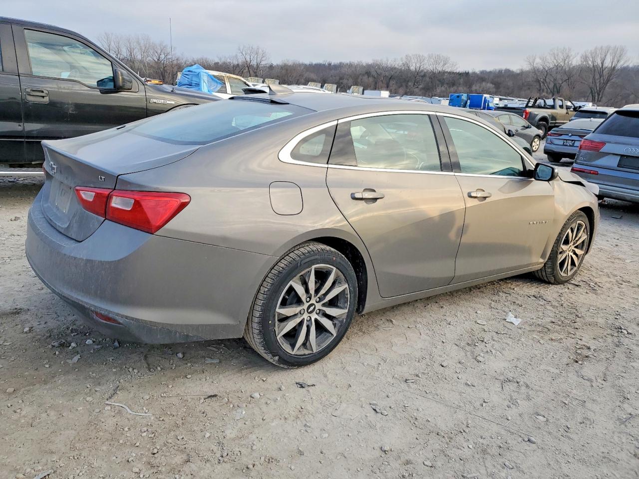 2017 CHEVROLET MALIBU LT photo 3