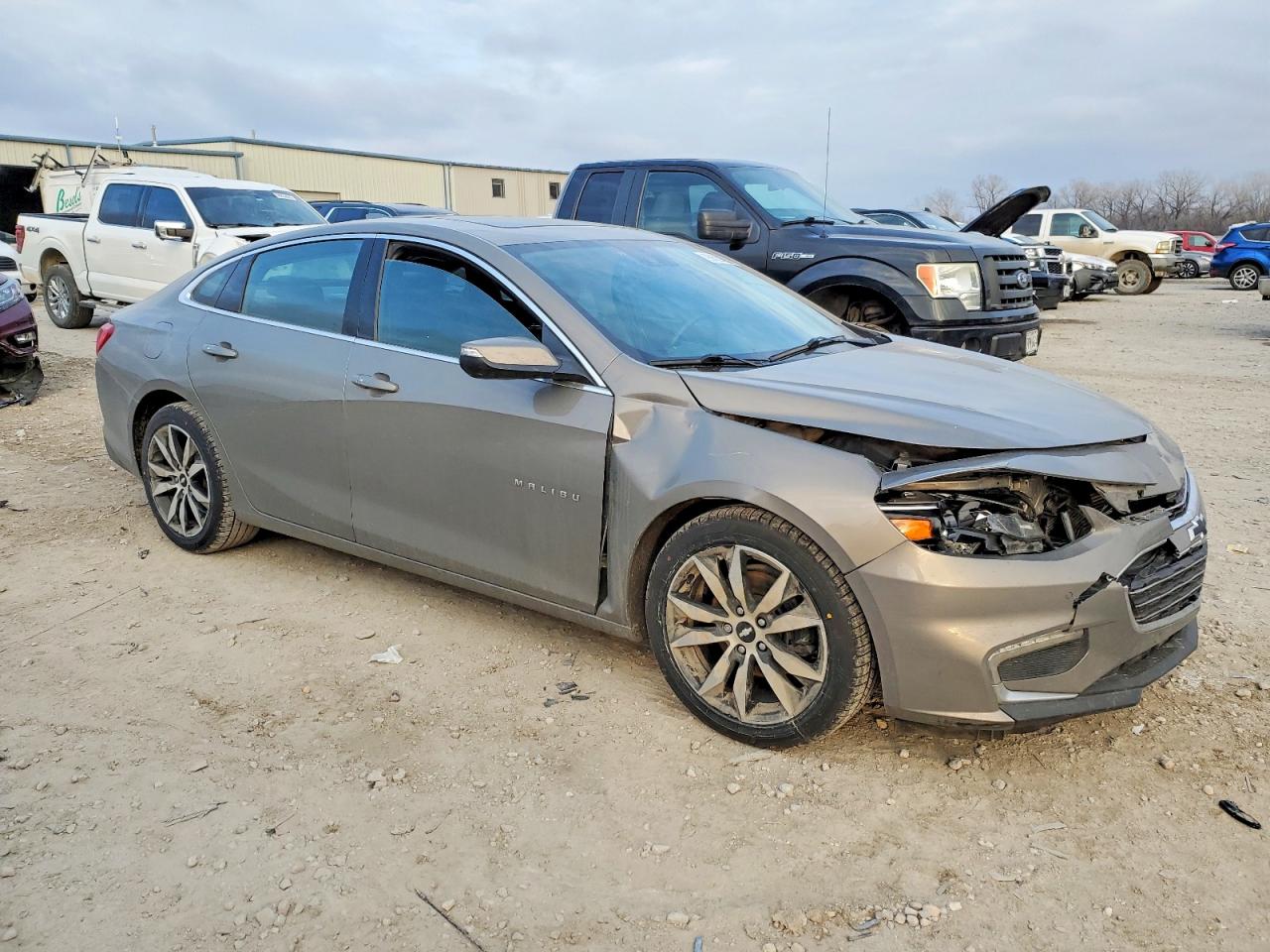 2017 CHEVROLET MALIBU LT photo 4