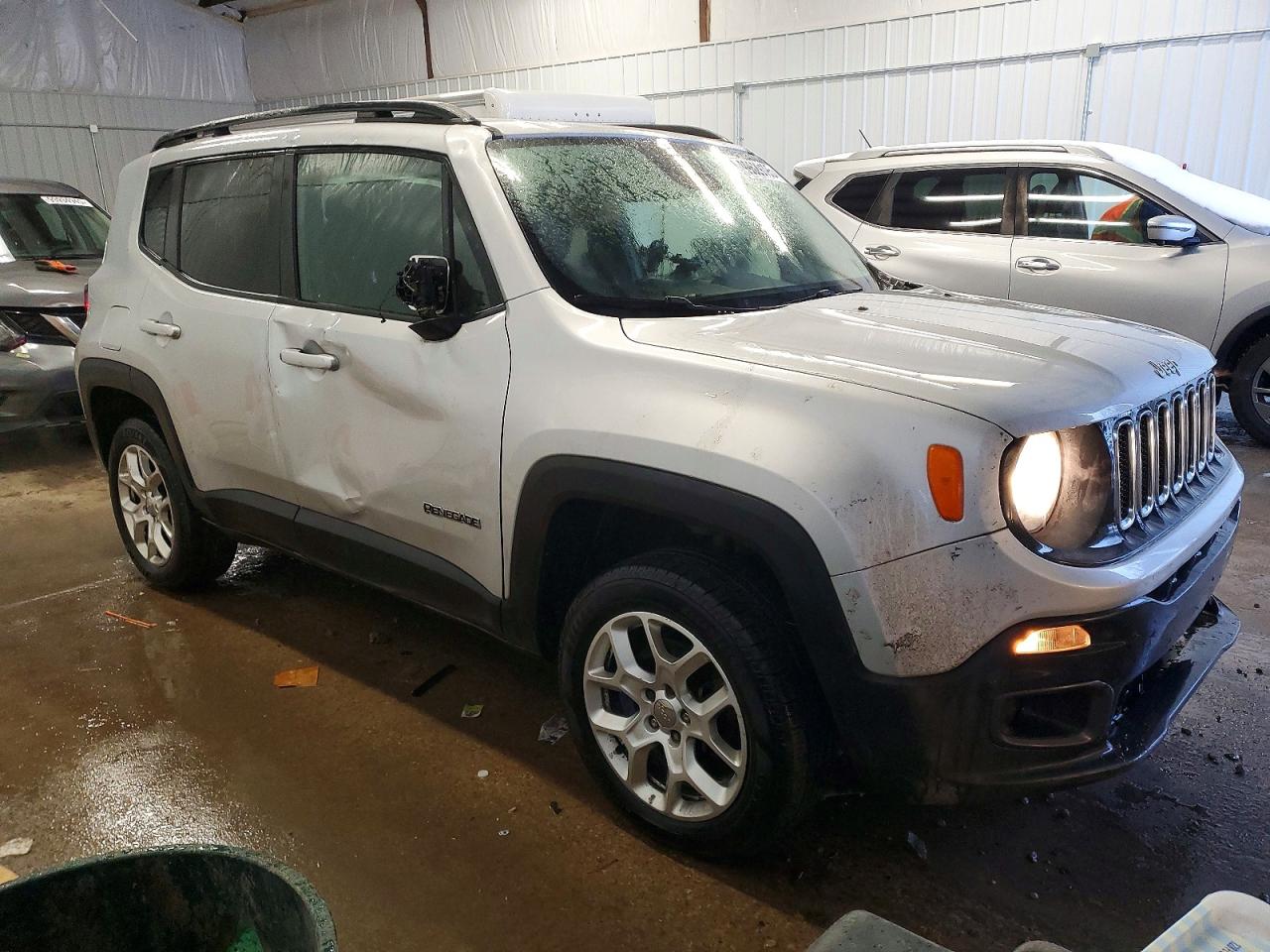 2017 JEEP RENEGADE LATITUDE photo 4