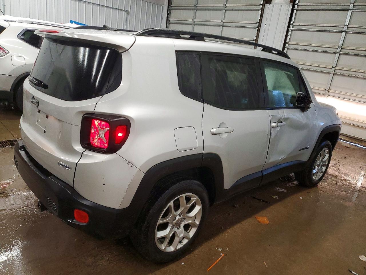 2017 JEEP RENEGADE LATITUDE photo 3
