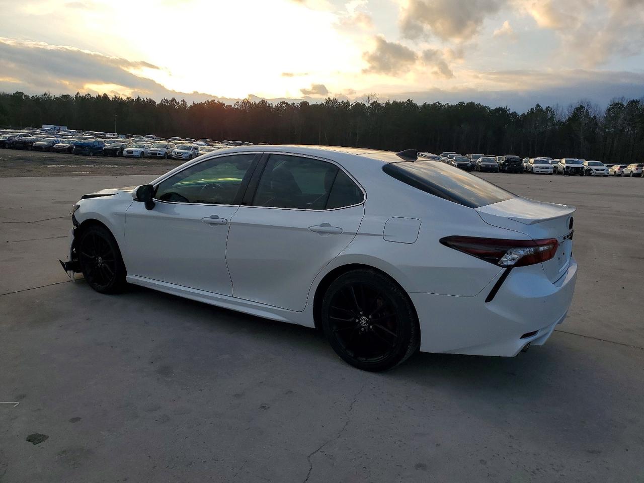 2022 TOYOTA CAMRY XSE photo 3