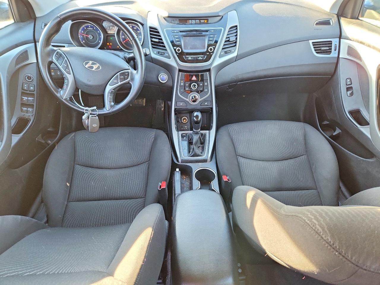 2016 HYUNDAI ELANTRA SE photo 8