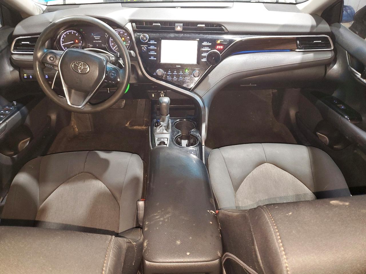 2020 TOYOTA CAMRY LE photo 8