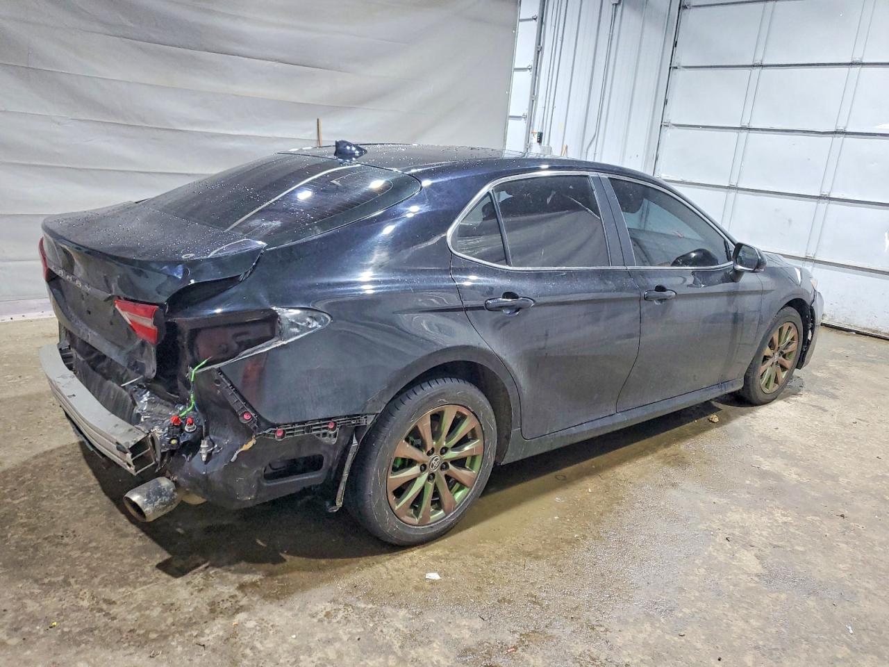 2020 TOYOTA CAMRY LE photo 3