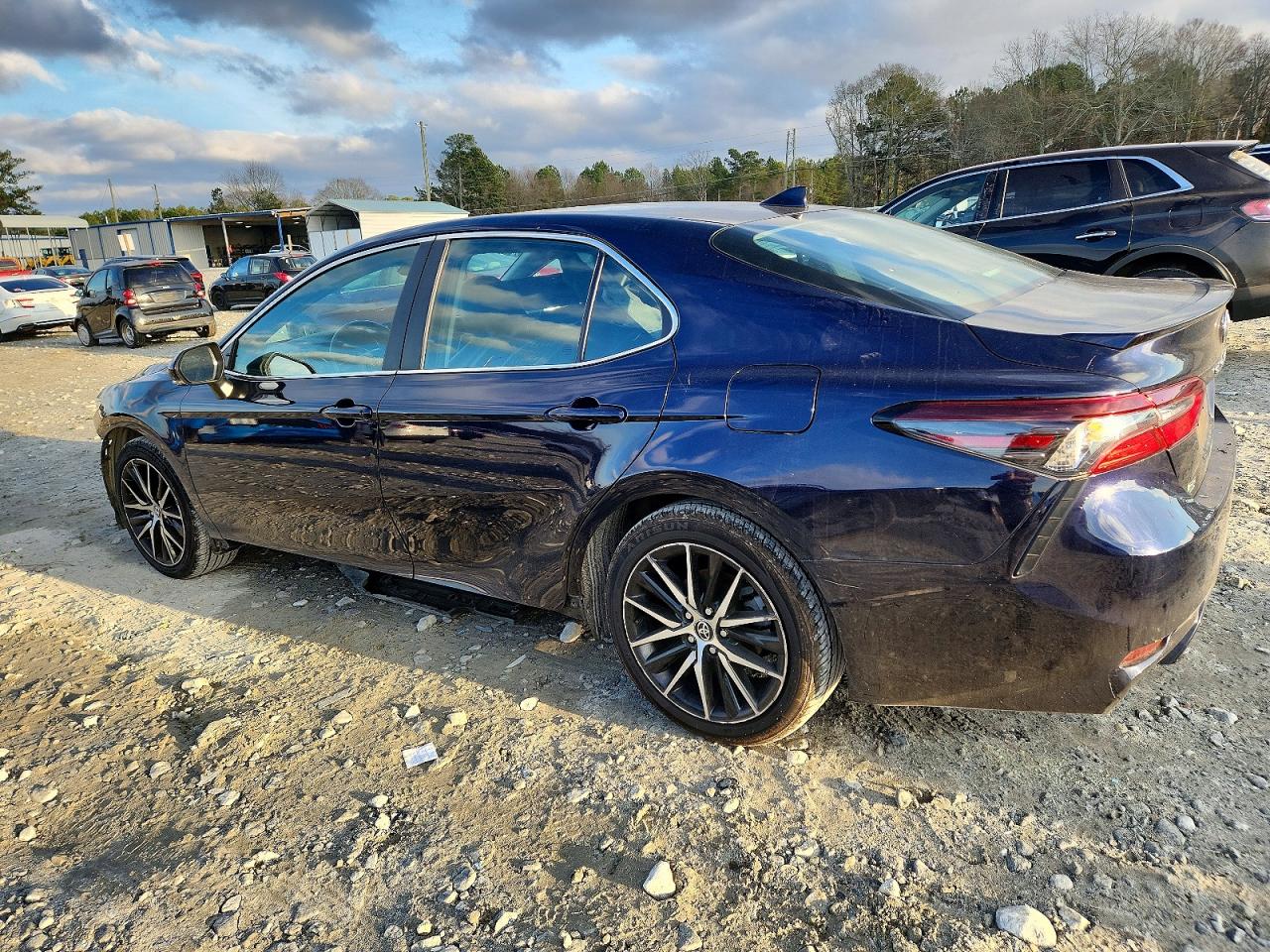 2022 TOYOTA CAMRY SE photo 2