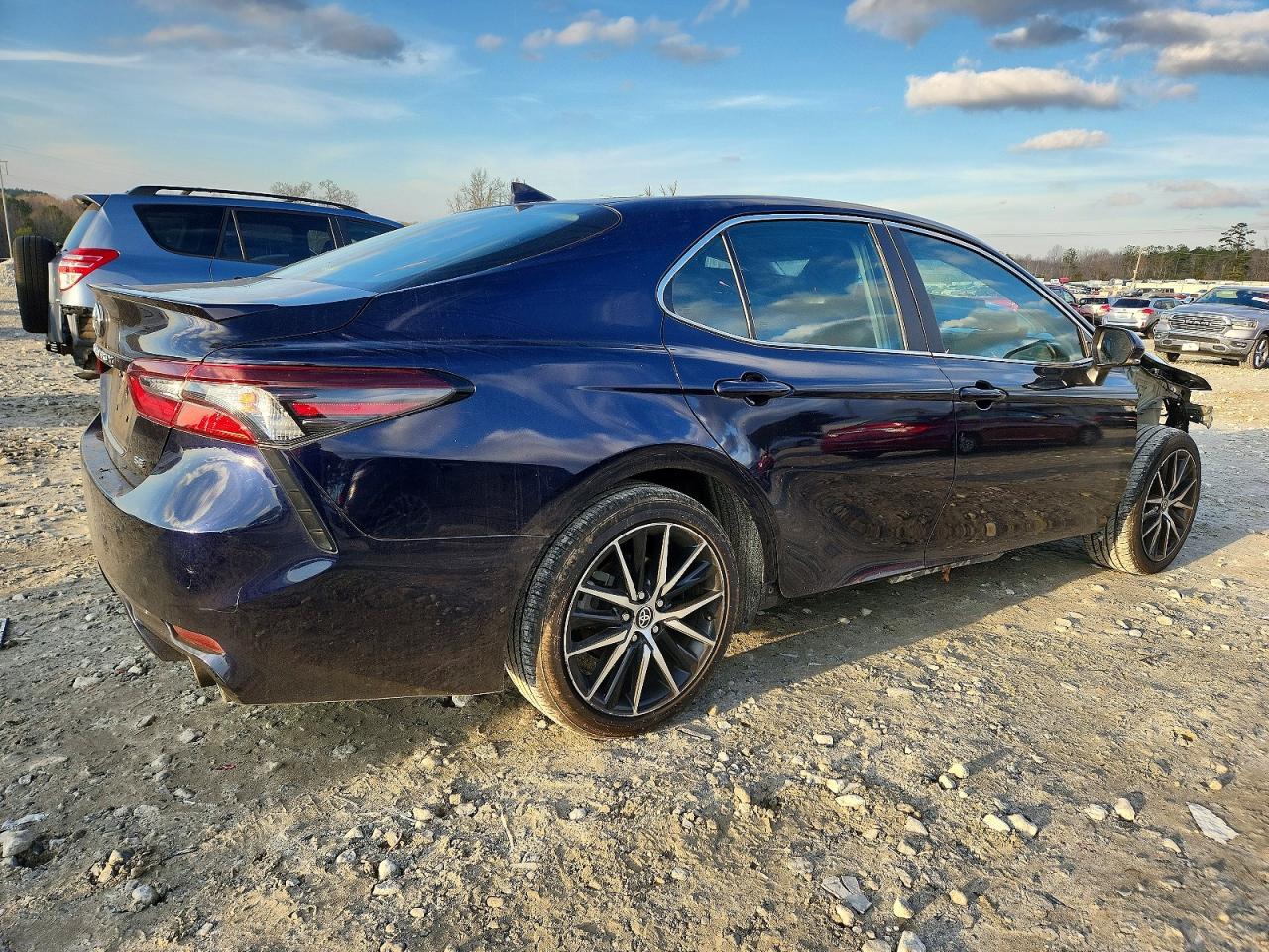 2022 TOYOTA CAMRY SE photo 3