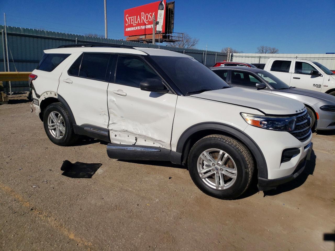 2020 FORD EXPLORER XLT photo 4