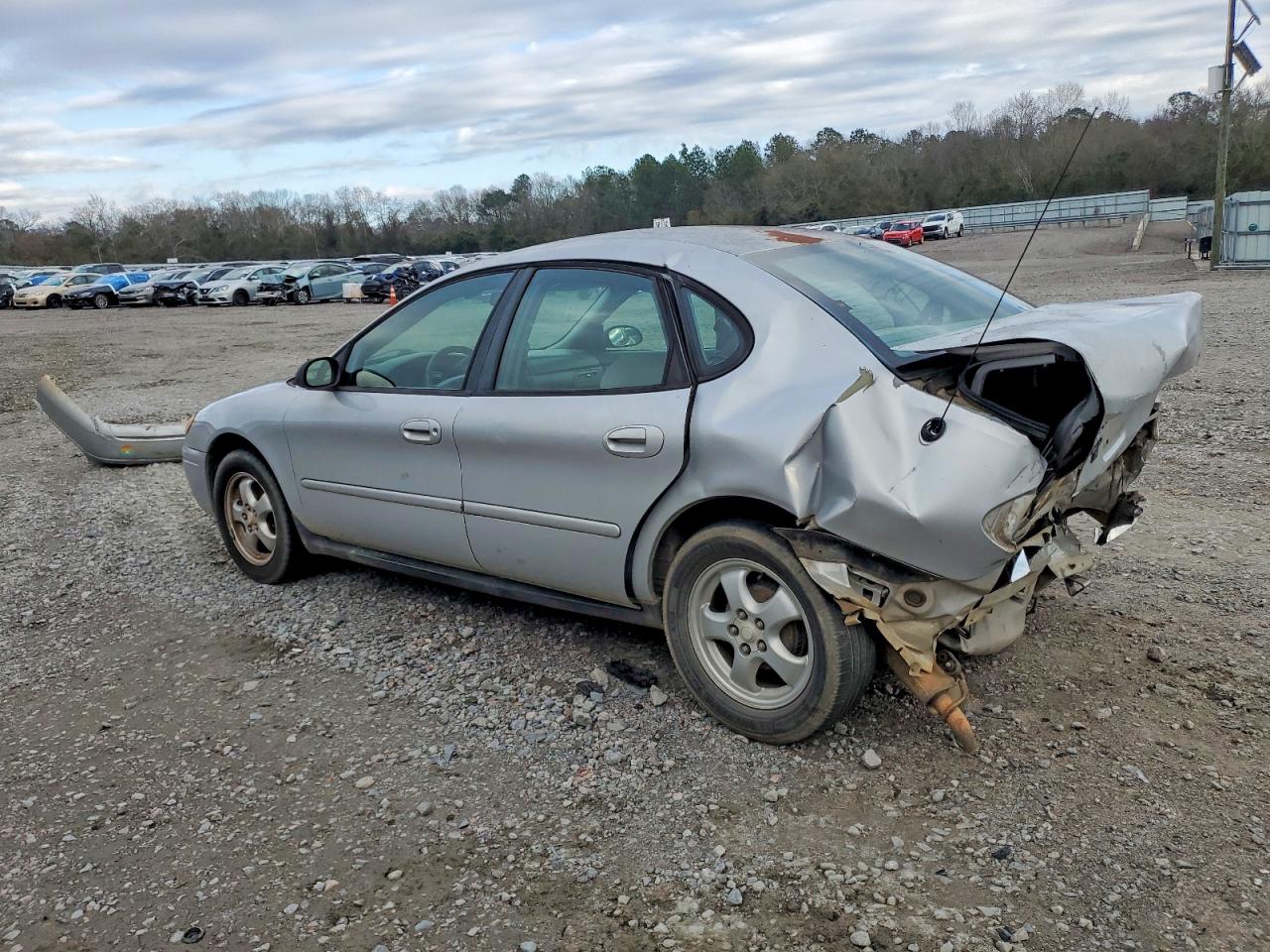 2006 FORD TAURUS photo 2
