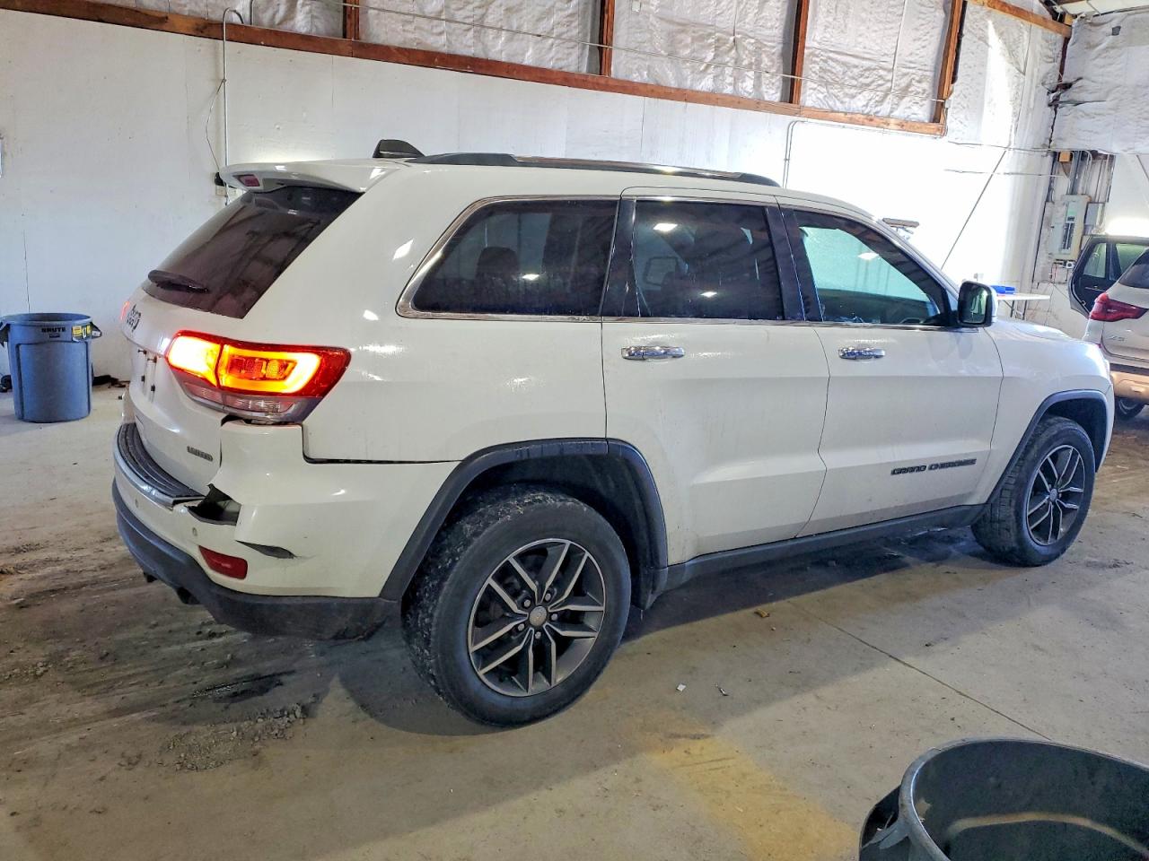 2018 JEEP GRAND CHEROKEE LIMITED photo 3