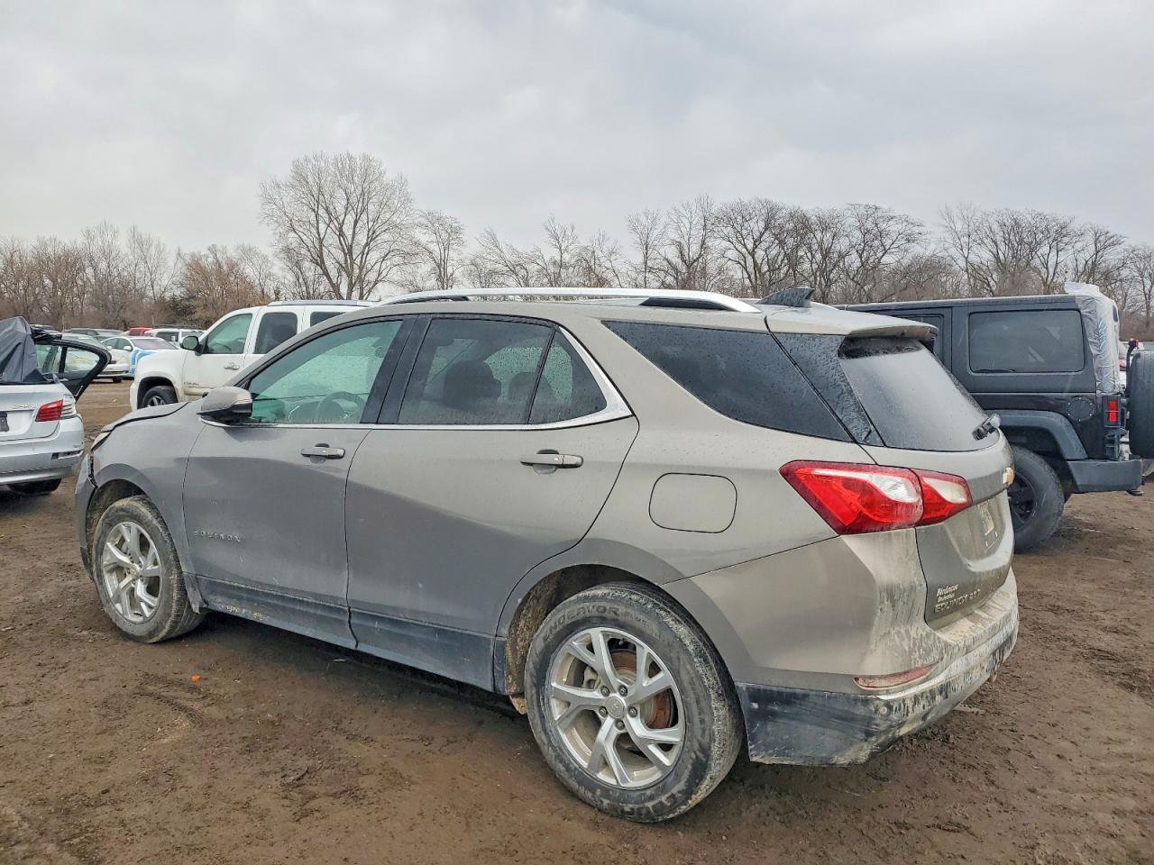2018 CHEVROLET EQUINOX LT photo 2