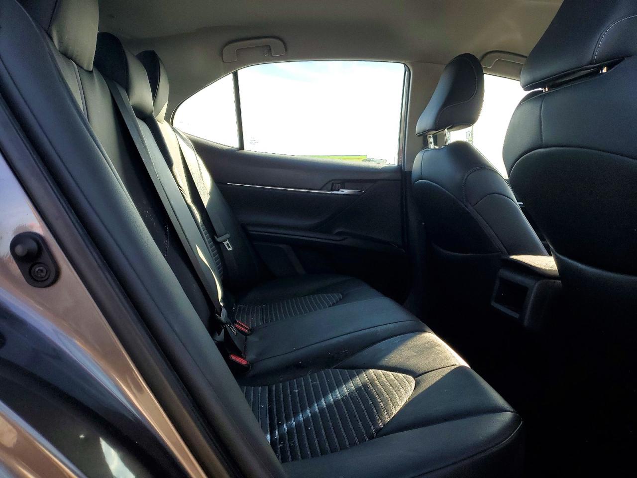 2019 TOYOTA CAMRY L photo 10