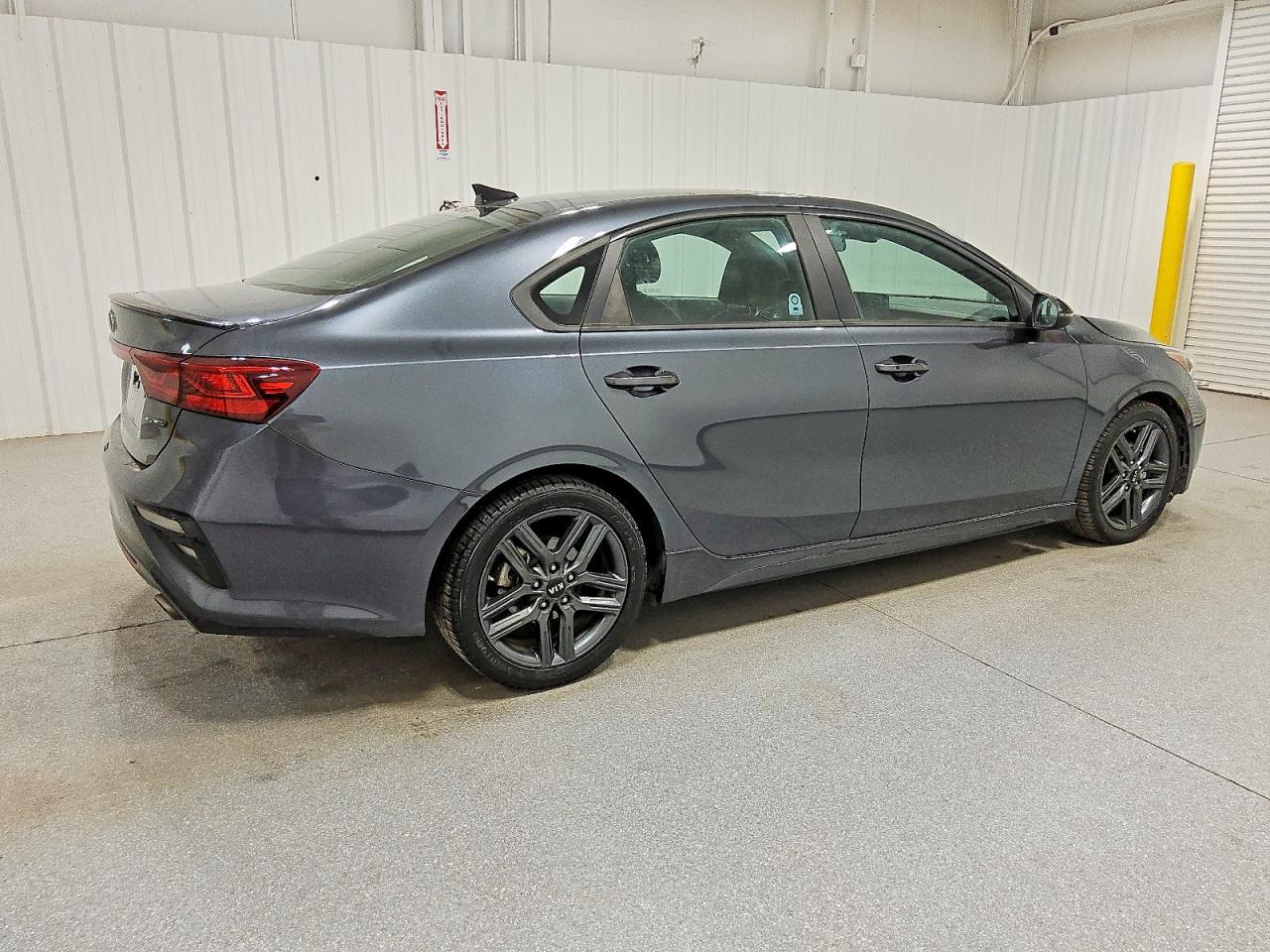 2021 KIA FORTE GT LINE photo 3
