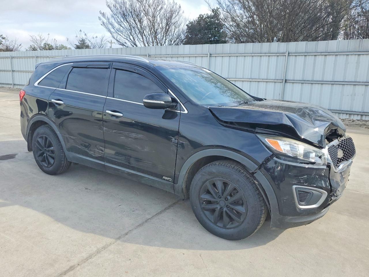 2016 KIA SORENTO LX photo 4