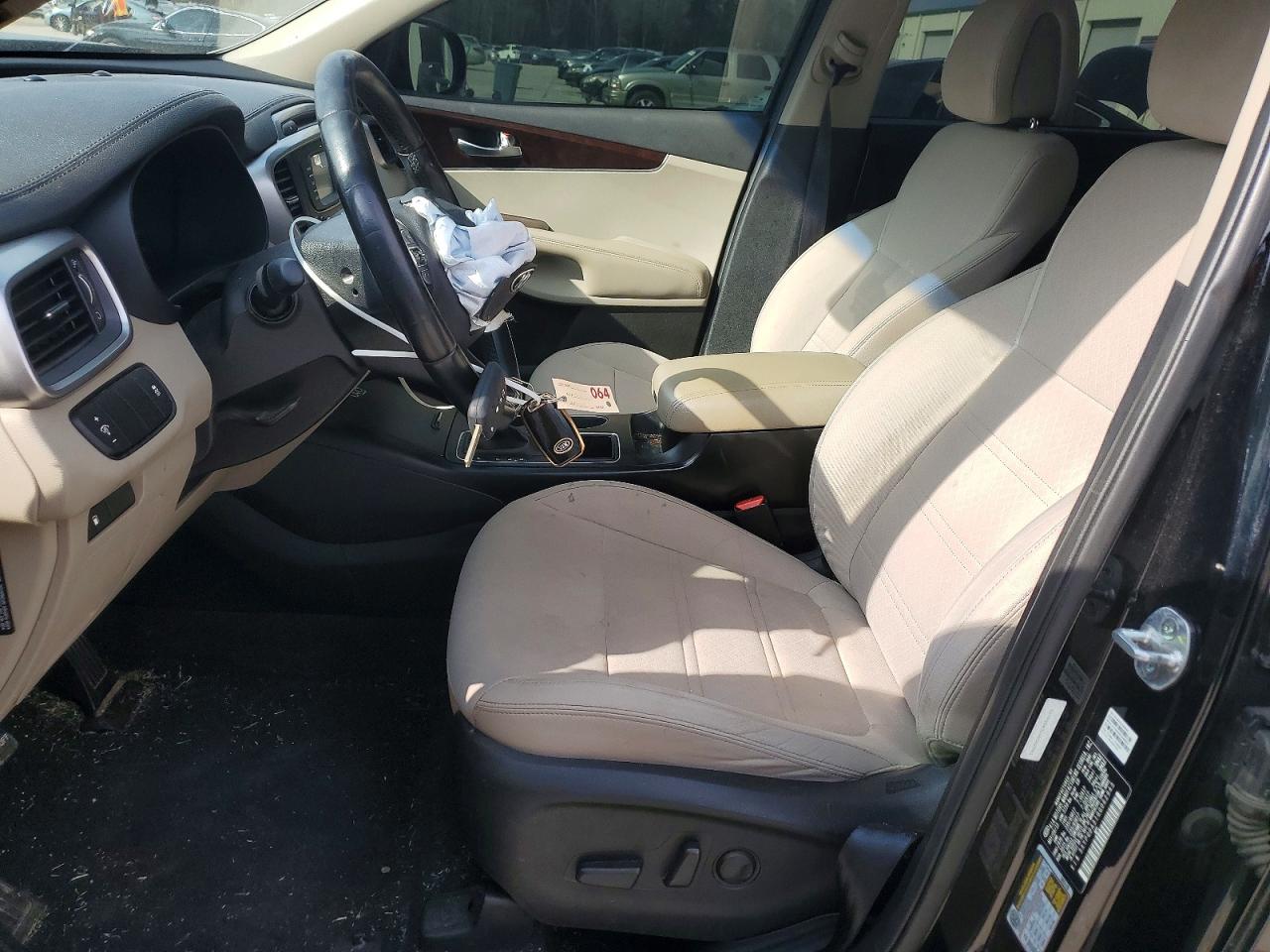 2016 KIA SORENTO LX photo 7