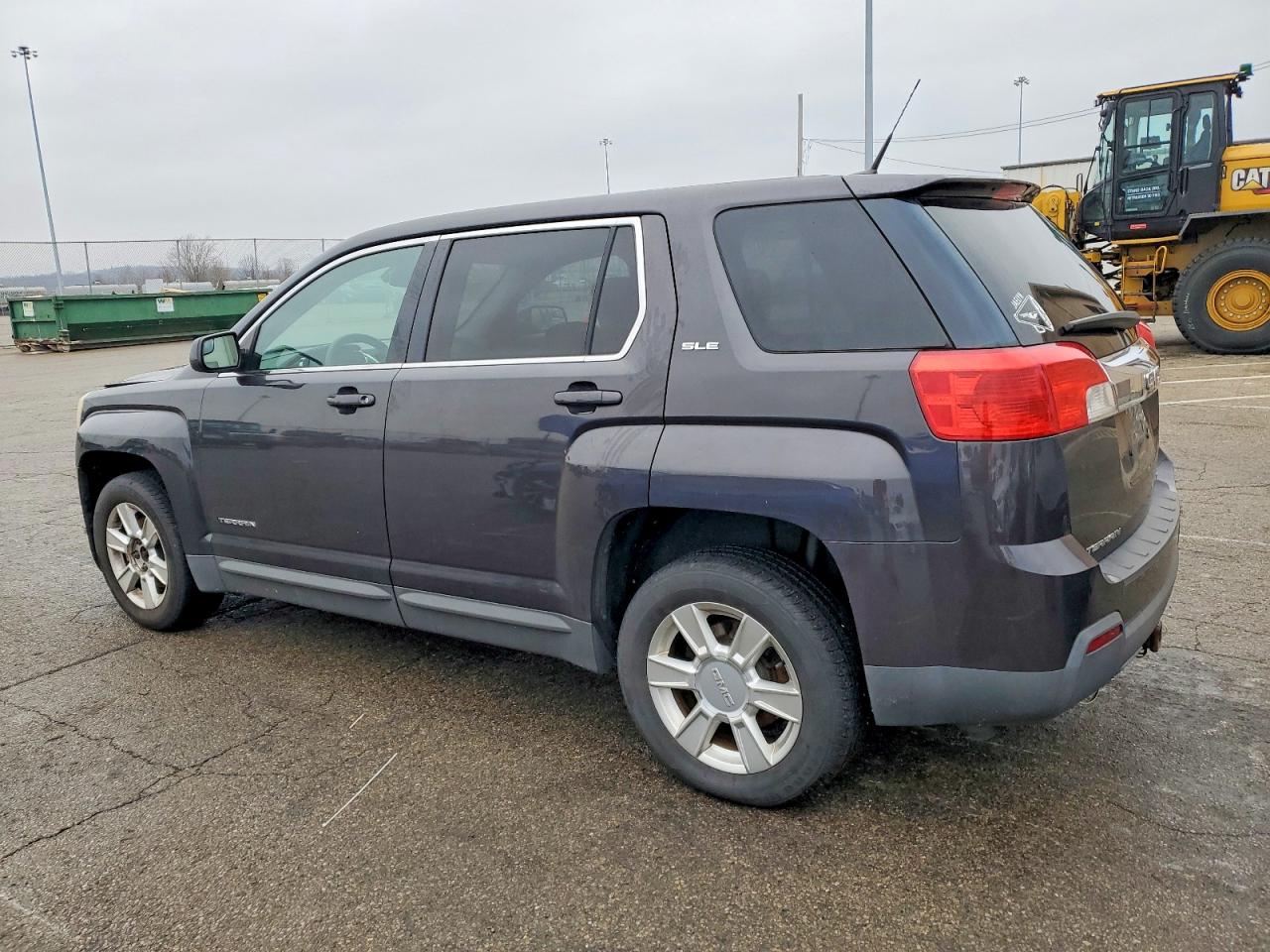 2013 GMC TERRAIN SLE photo 2