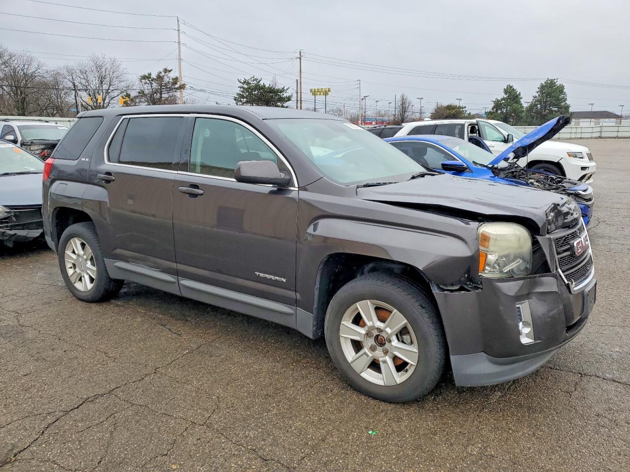 2013 GMC TERRAIN SLE photo 4