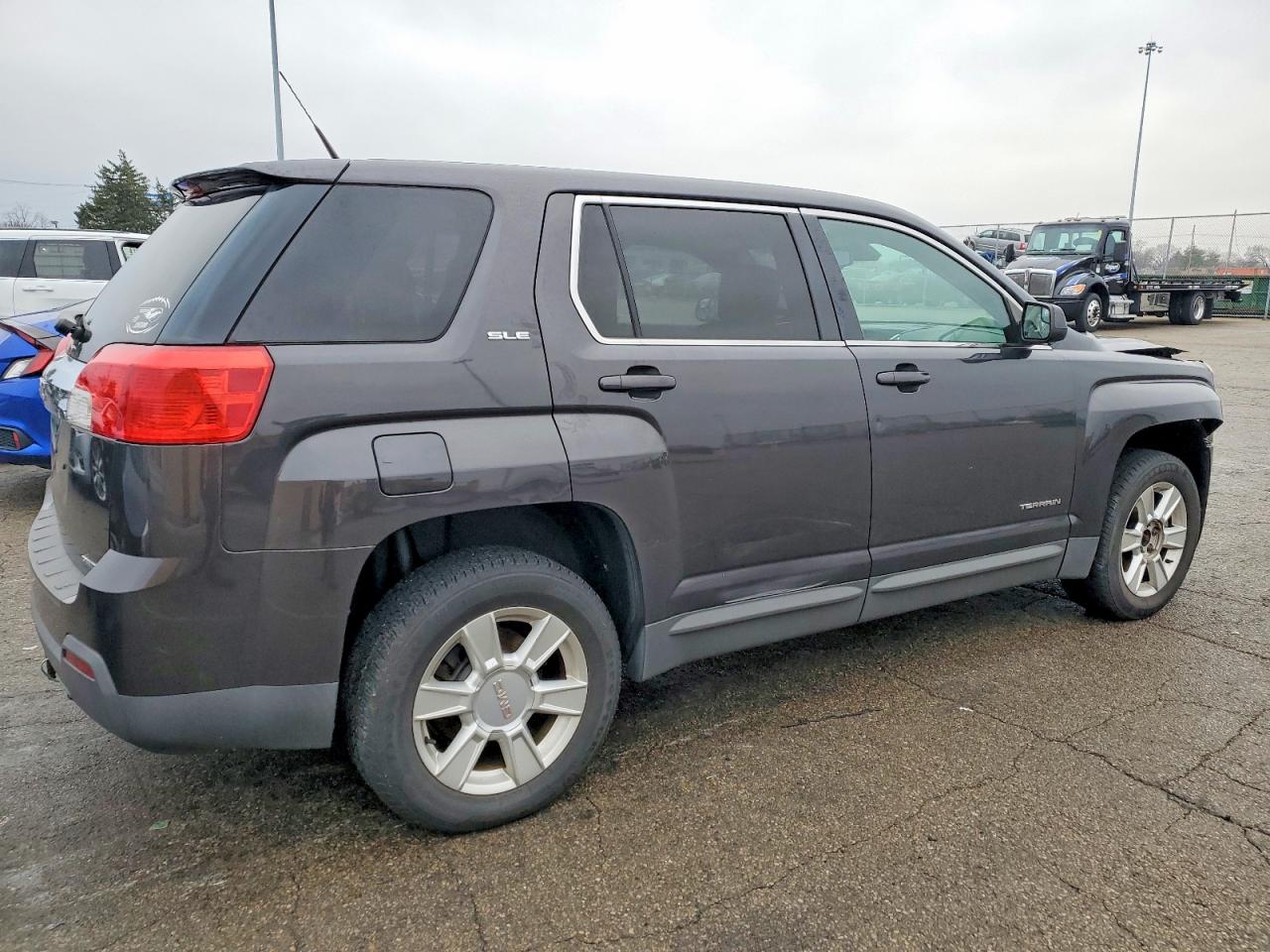 2013 GMC TERRAIN SLE photo 3