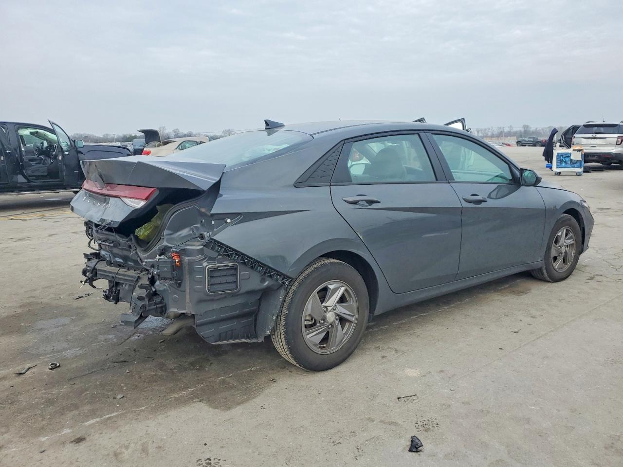 2024 HYUNDAI ELANTRA SE photo 3