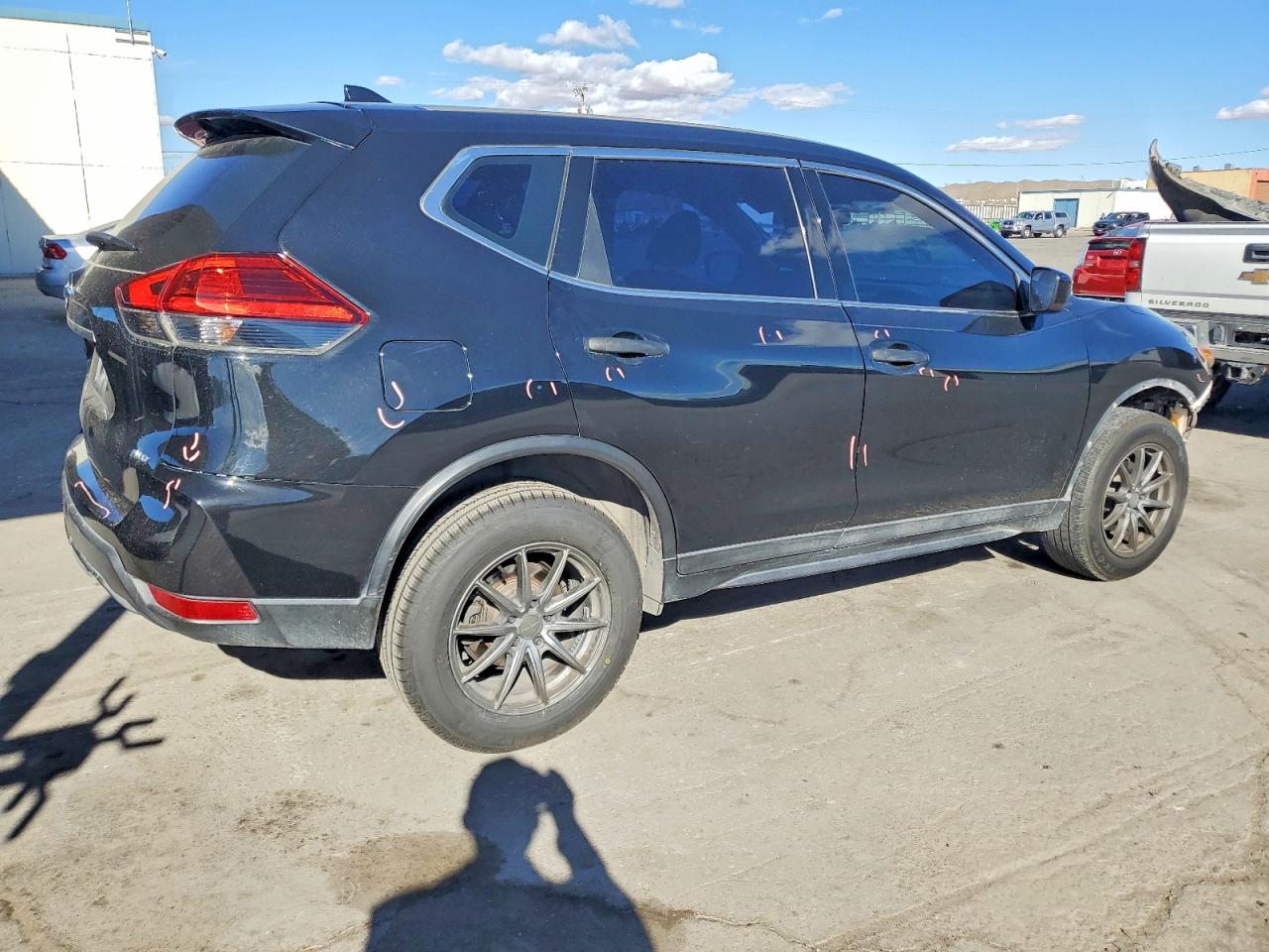 2017 NISSAN ROGUE SV photo 3
