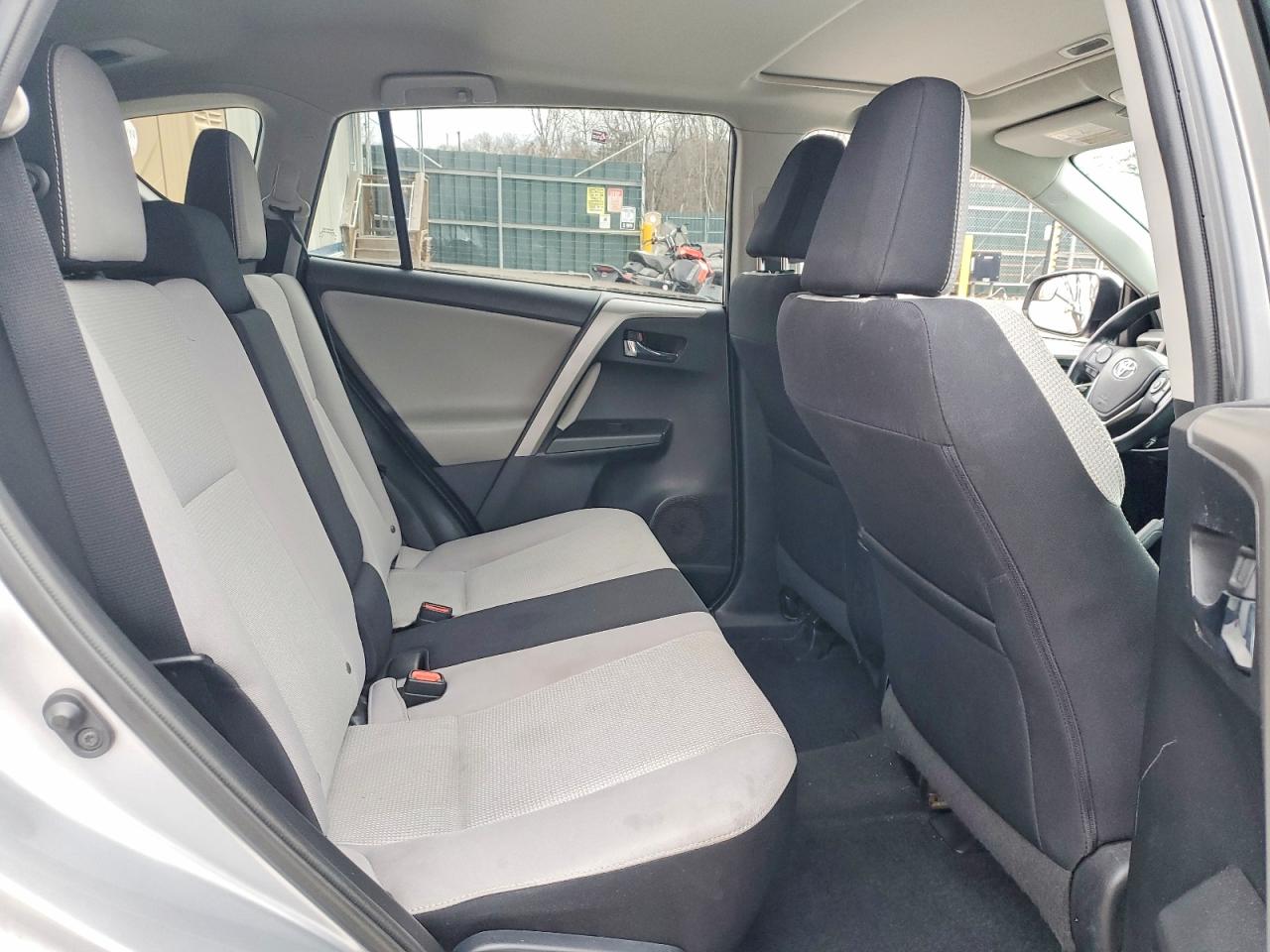 2016 TOYOTA RAV4 XLE photo 11