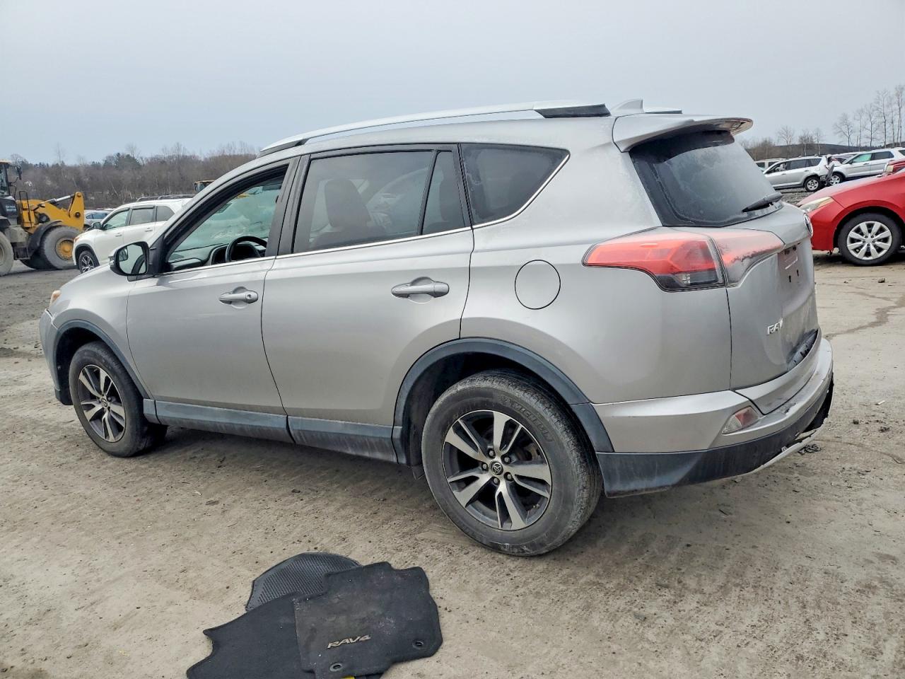 2016 TOYOTA RAV4 XLE photo 2