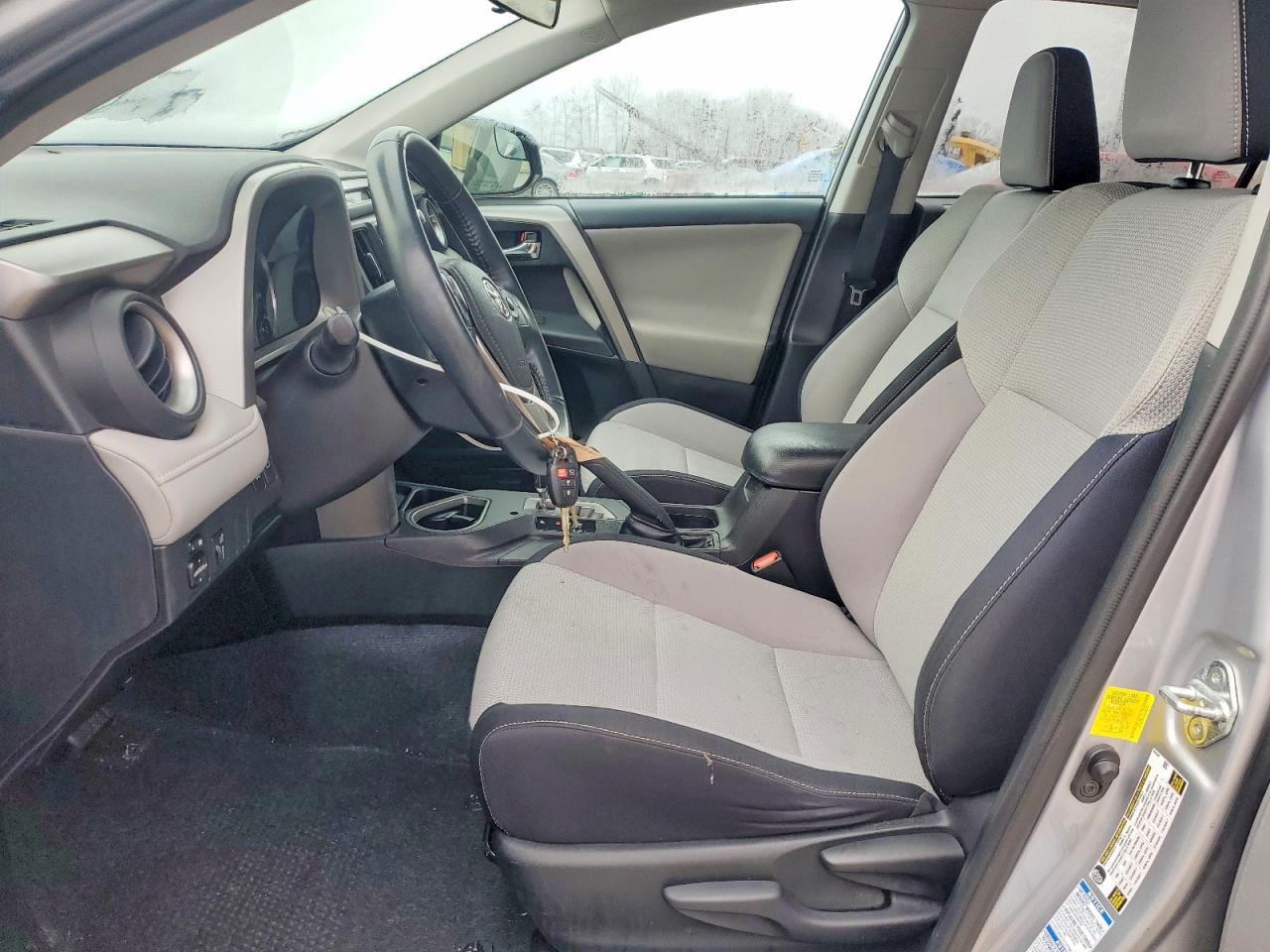 2016 TOYOTA RAV4 XLE photo 7