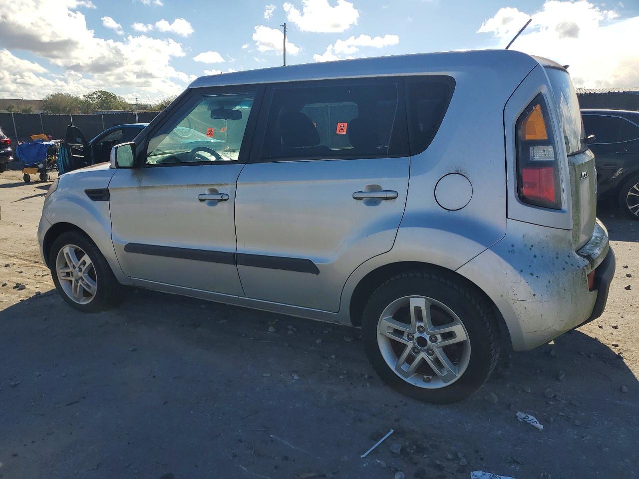 2011 KIA SOUL + photo 2