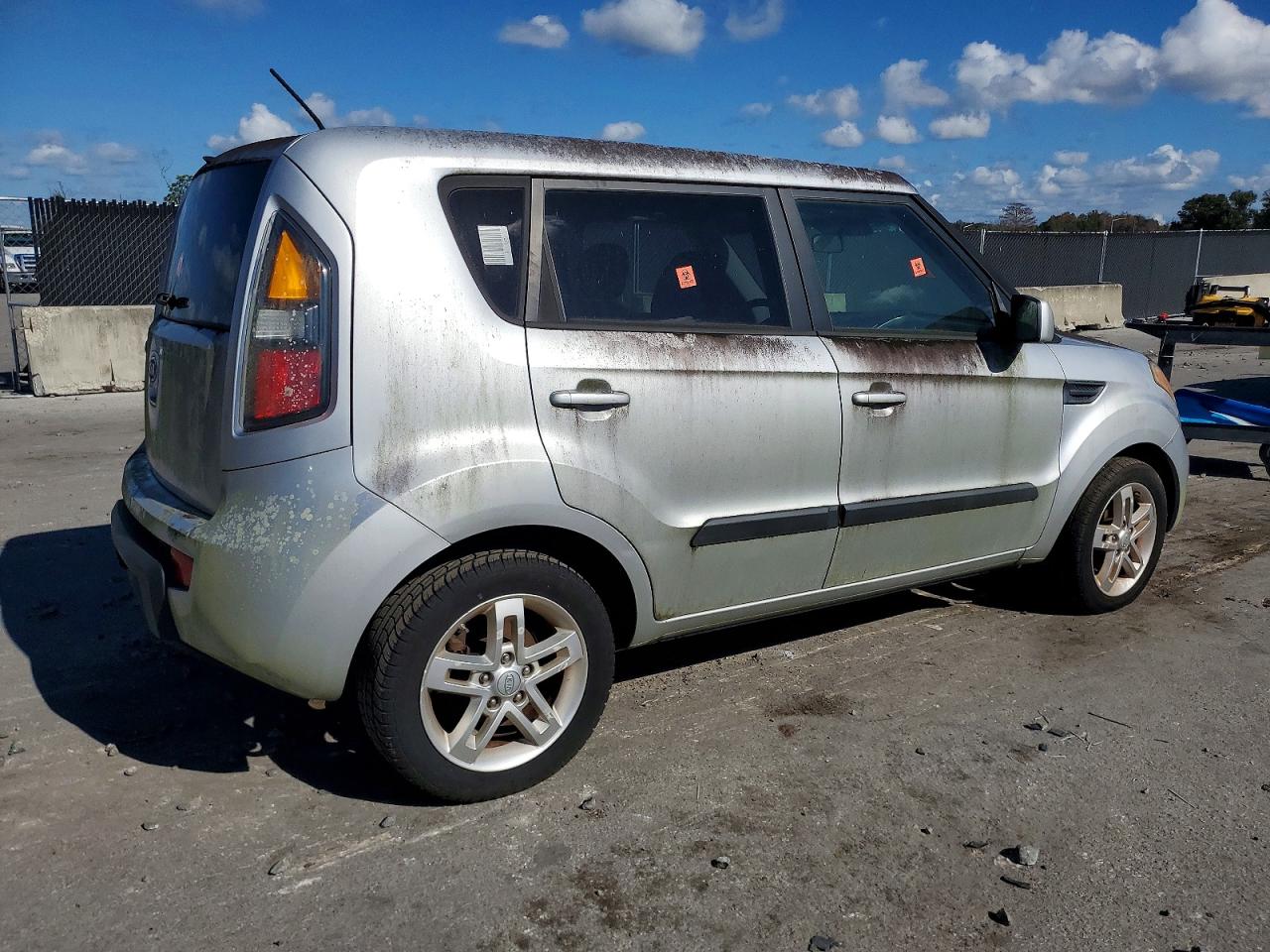 2011 KIA SOUL + photo 3