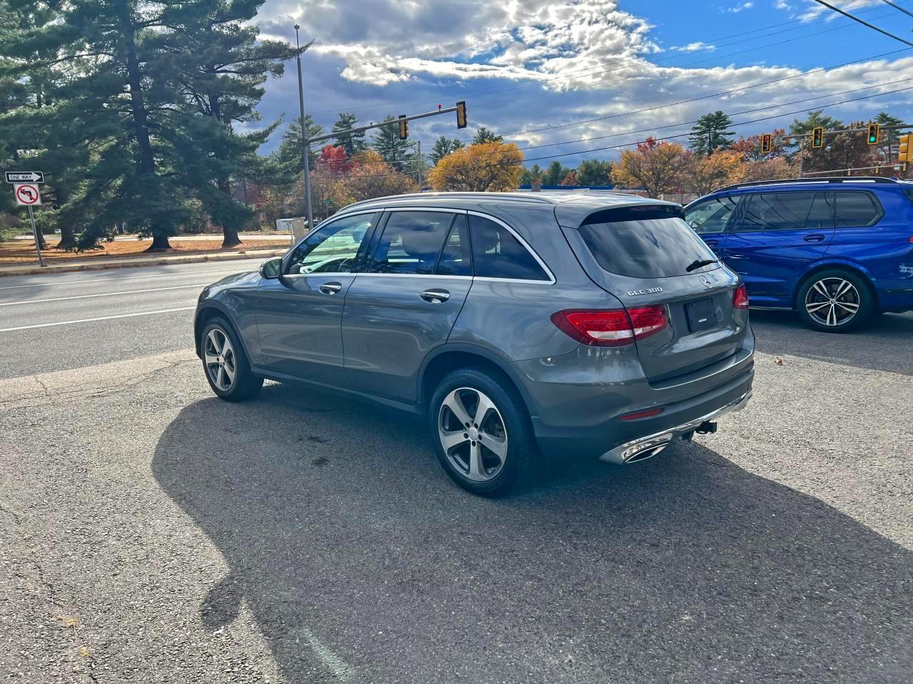 2017 MERCEDES-BENZ GLC 300 photo 3