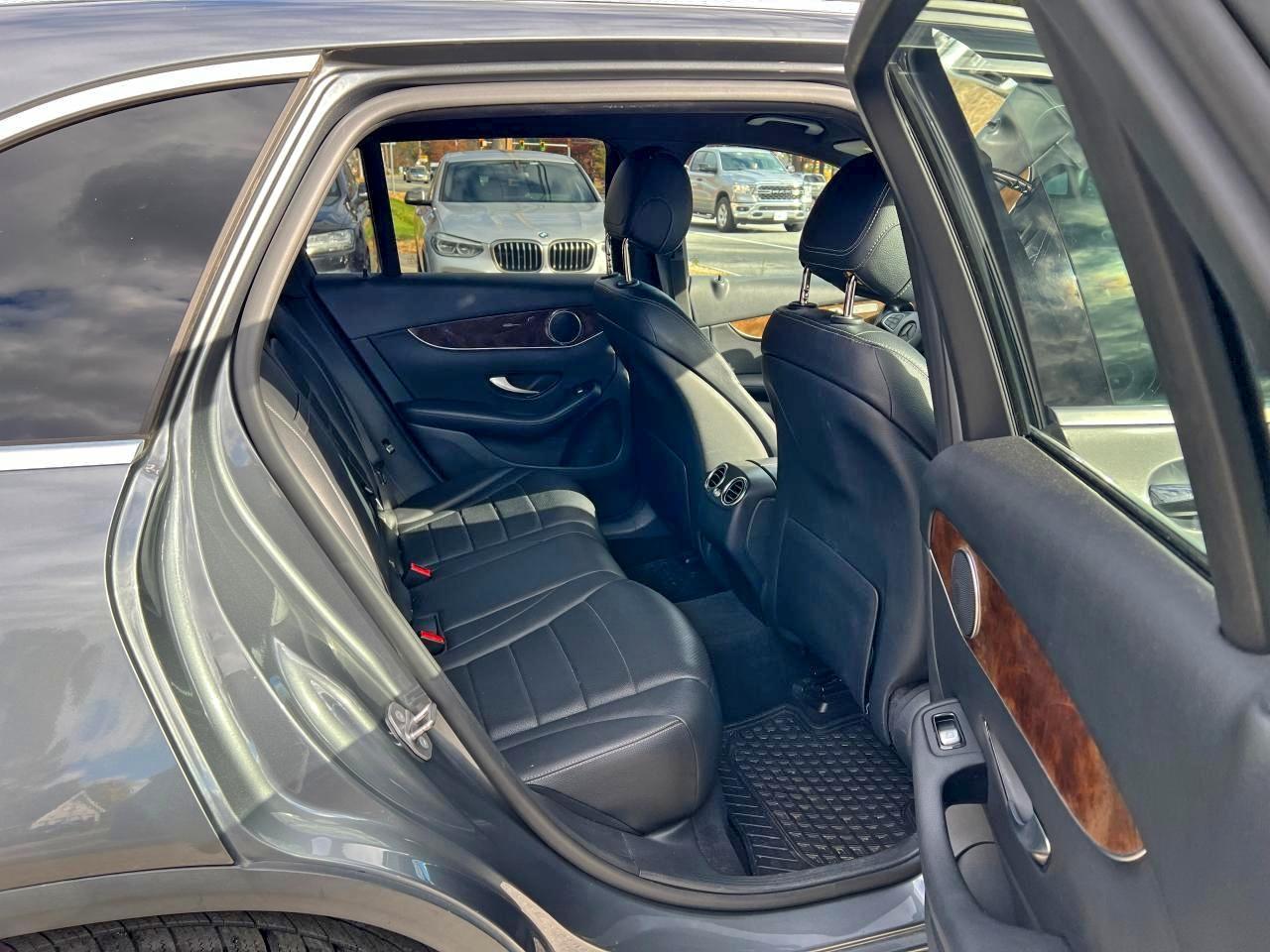 2017 MERCEDES-BENZ GLC 300 photo 6