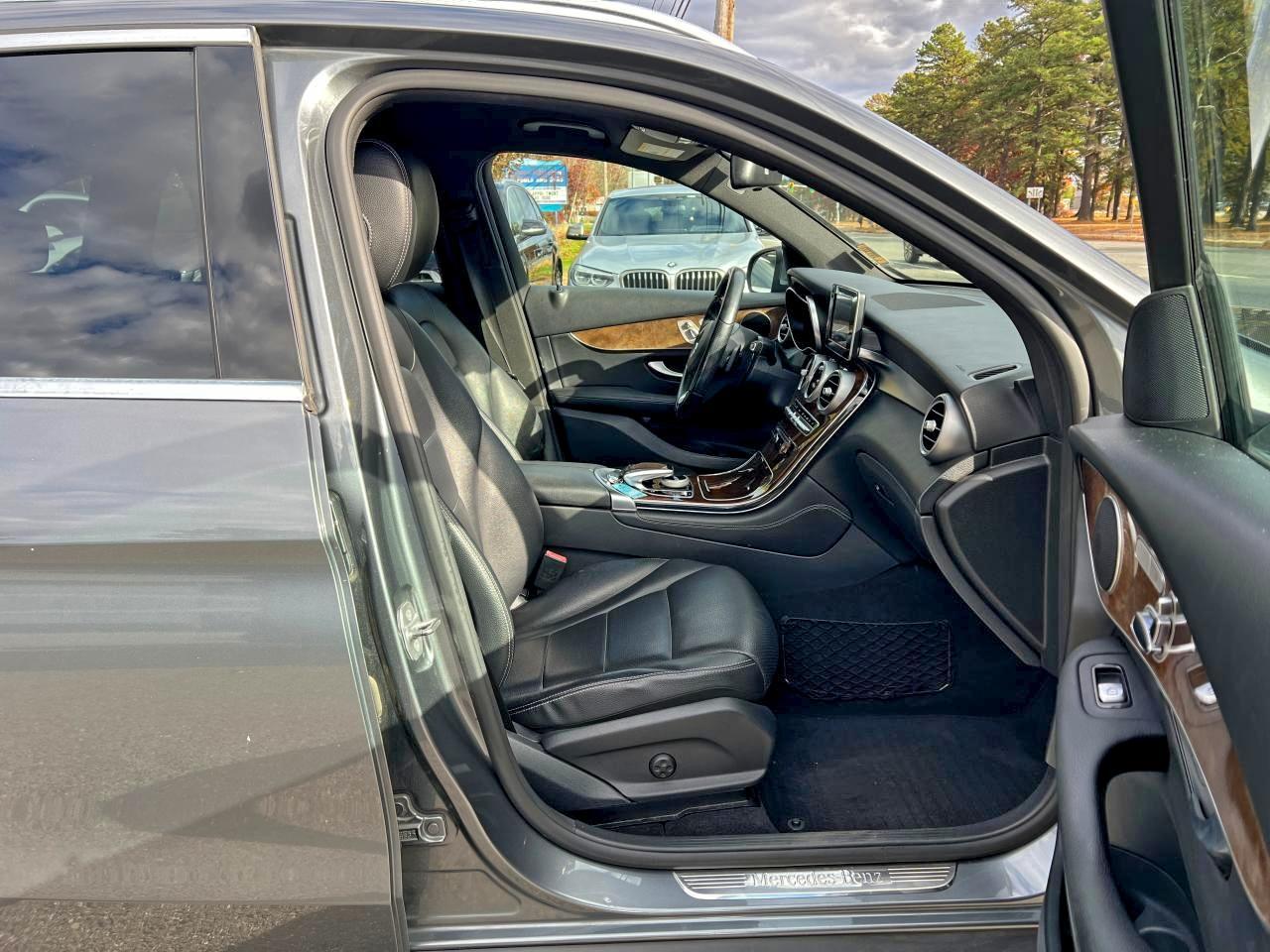 2017 MERCEDES-BENZ GLC 300 photo 5