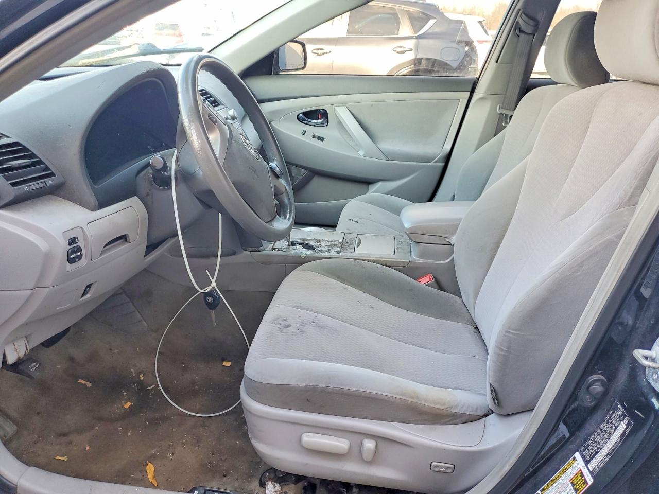 2010 TOYOTA CAMRY BASE photo 7