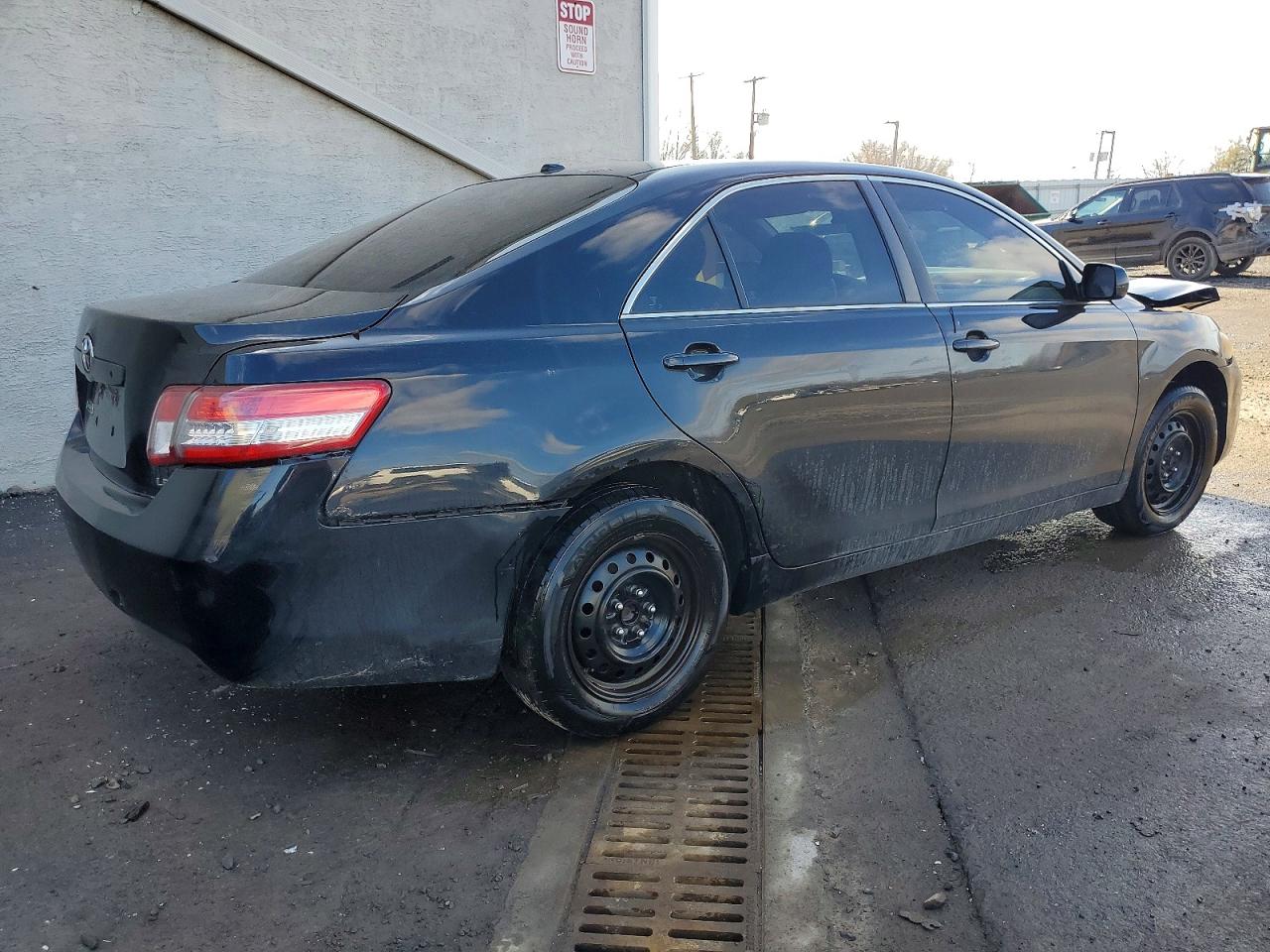2010 TOYOTA CAMRY BASE photo 3