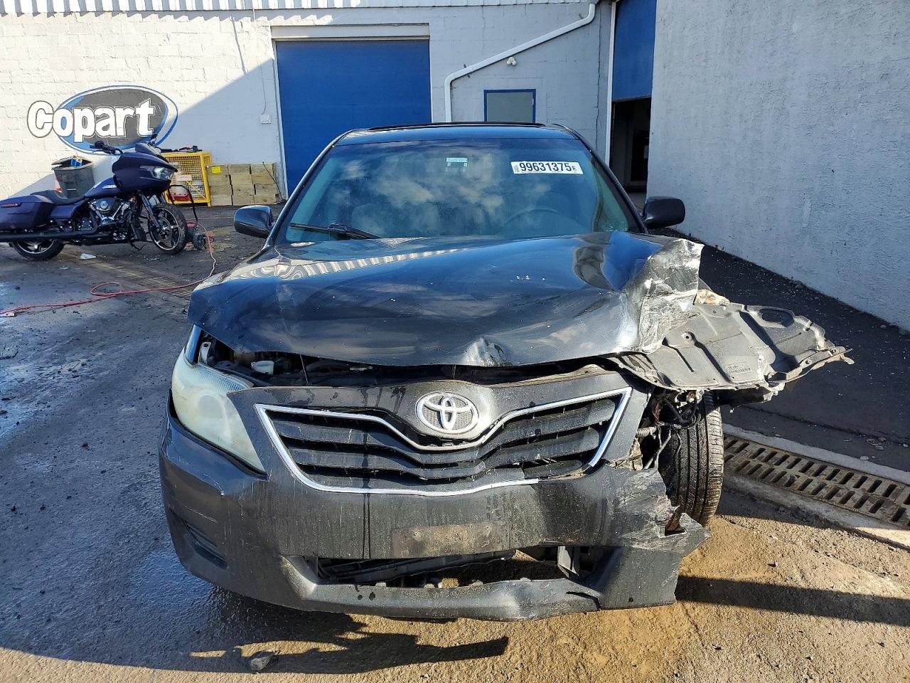 2010 TOYOTA CAMRY BASE photo 5