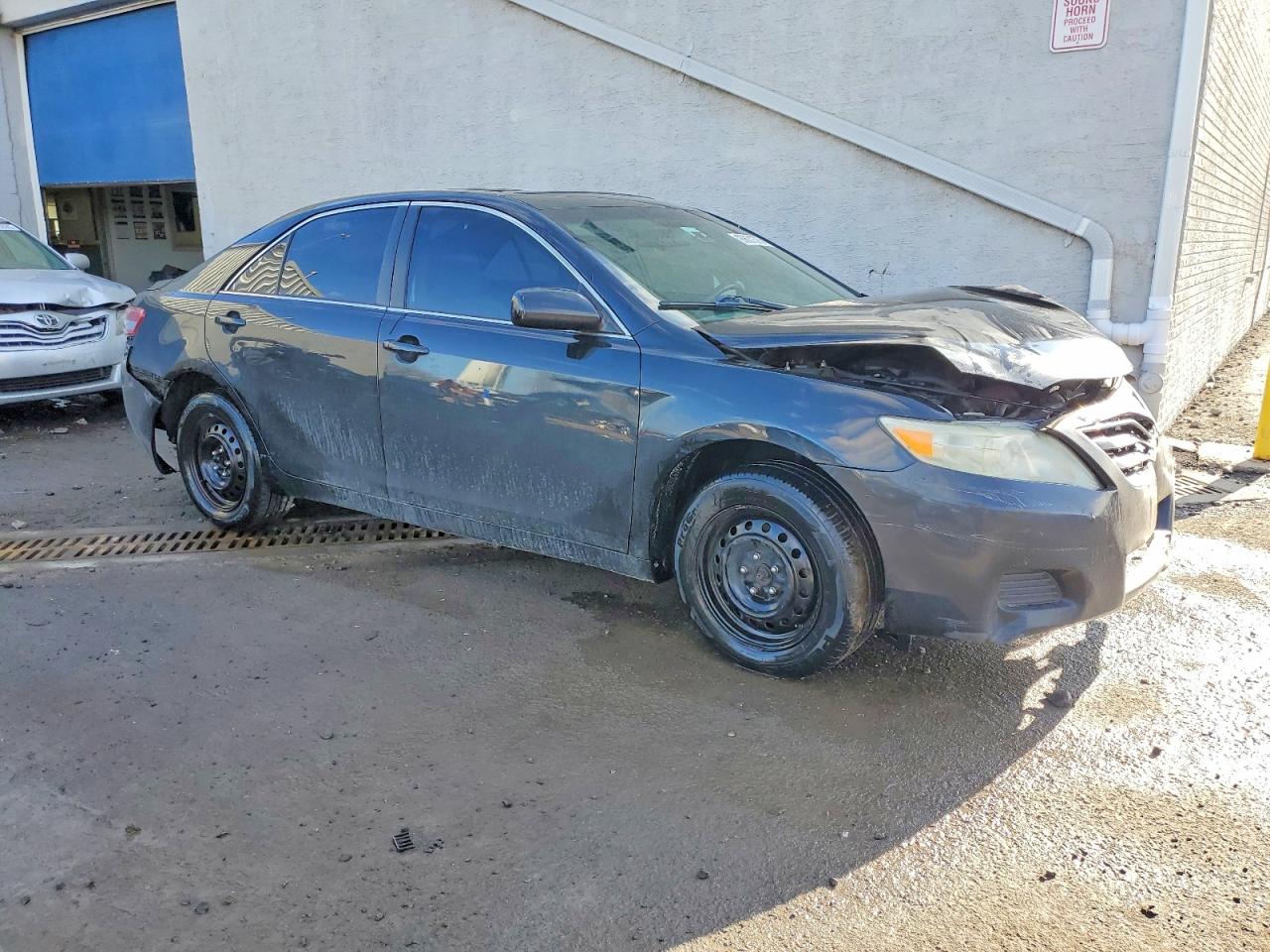 2010 TOYOTA CAMRY BASE photo 4