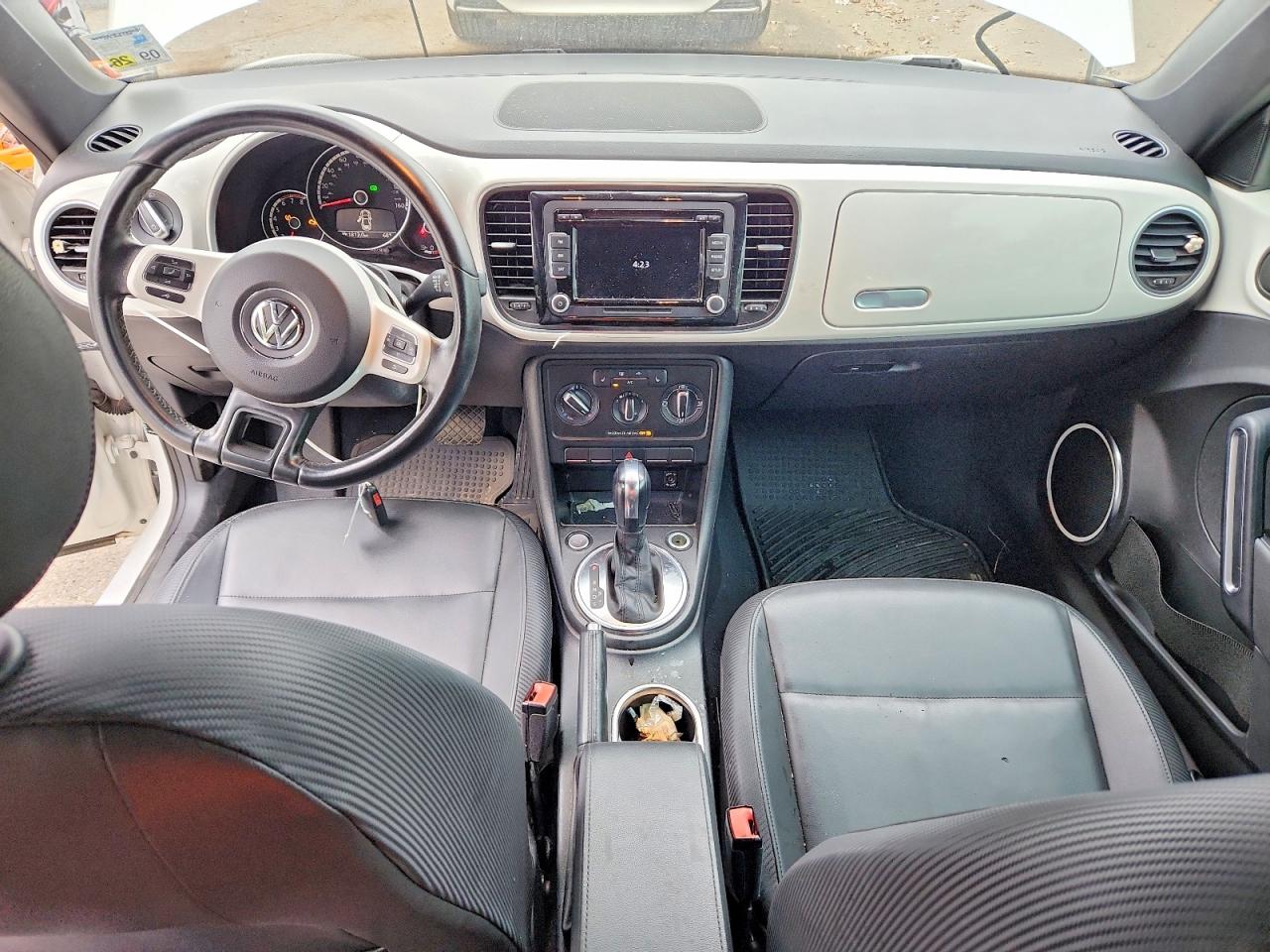 2013 VOLKSWAGEN BEETLE photo 29