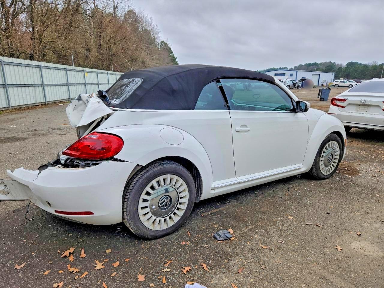 2013 VOLKSWAGEN BEETLE photo 9