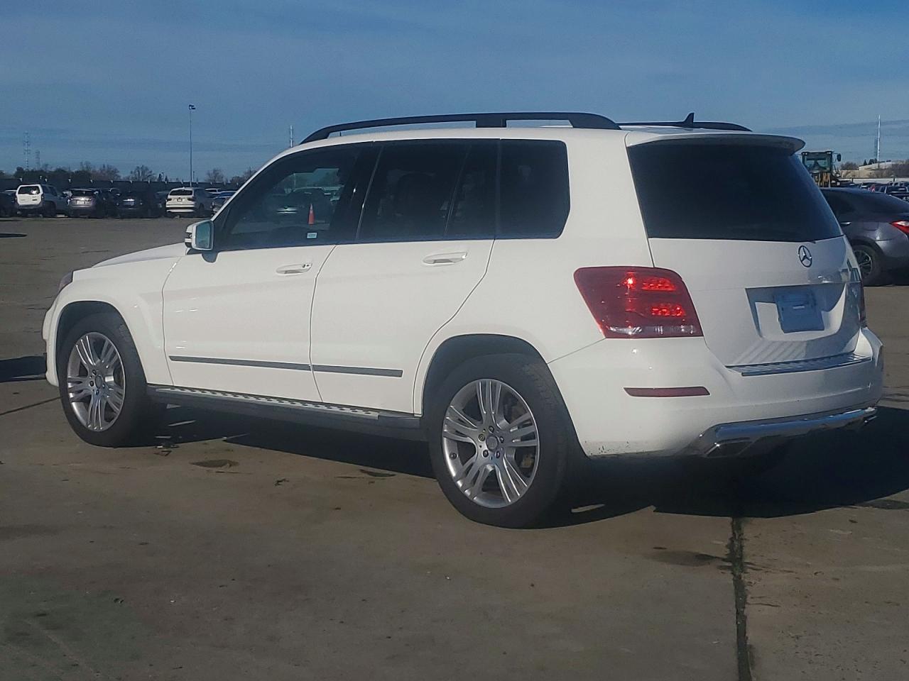 2015 MERCEDES-BENZ GLK 350 photo 2